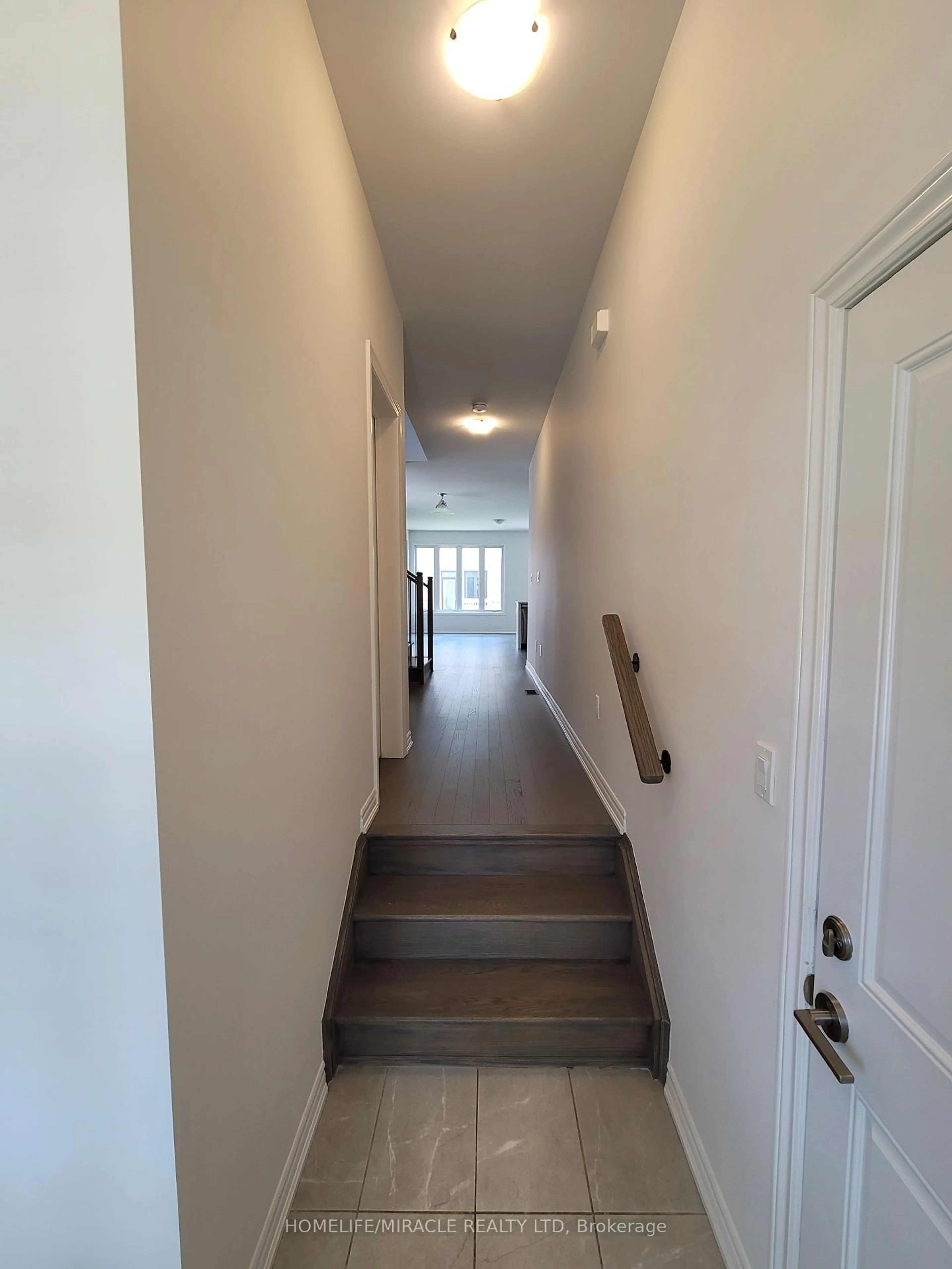 Indoor foyer for 597 Boyd Lane, Milton Ontario L9E 1W6