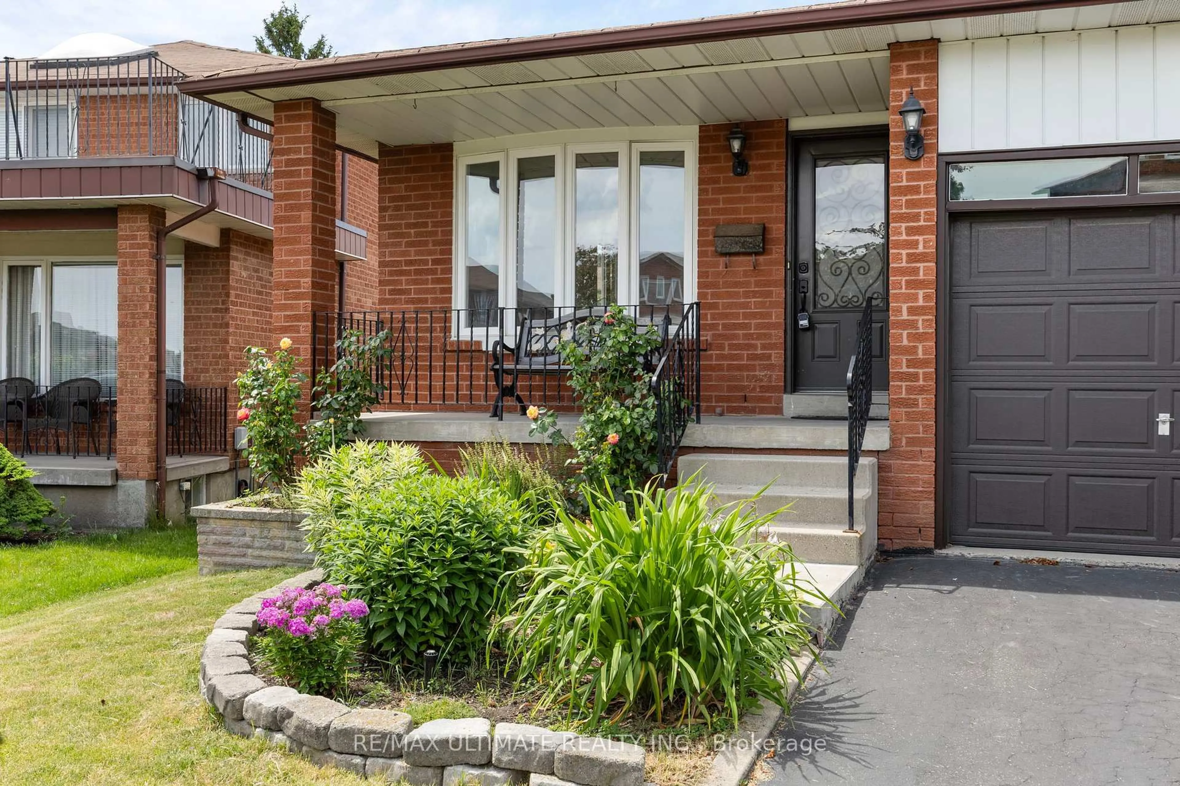 Home with brick exterior material, street for 3126 Nawbrook Rd, Mississauga Ontario L4X 2V5
