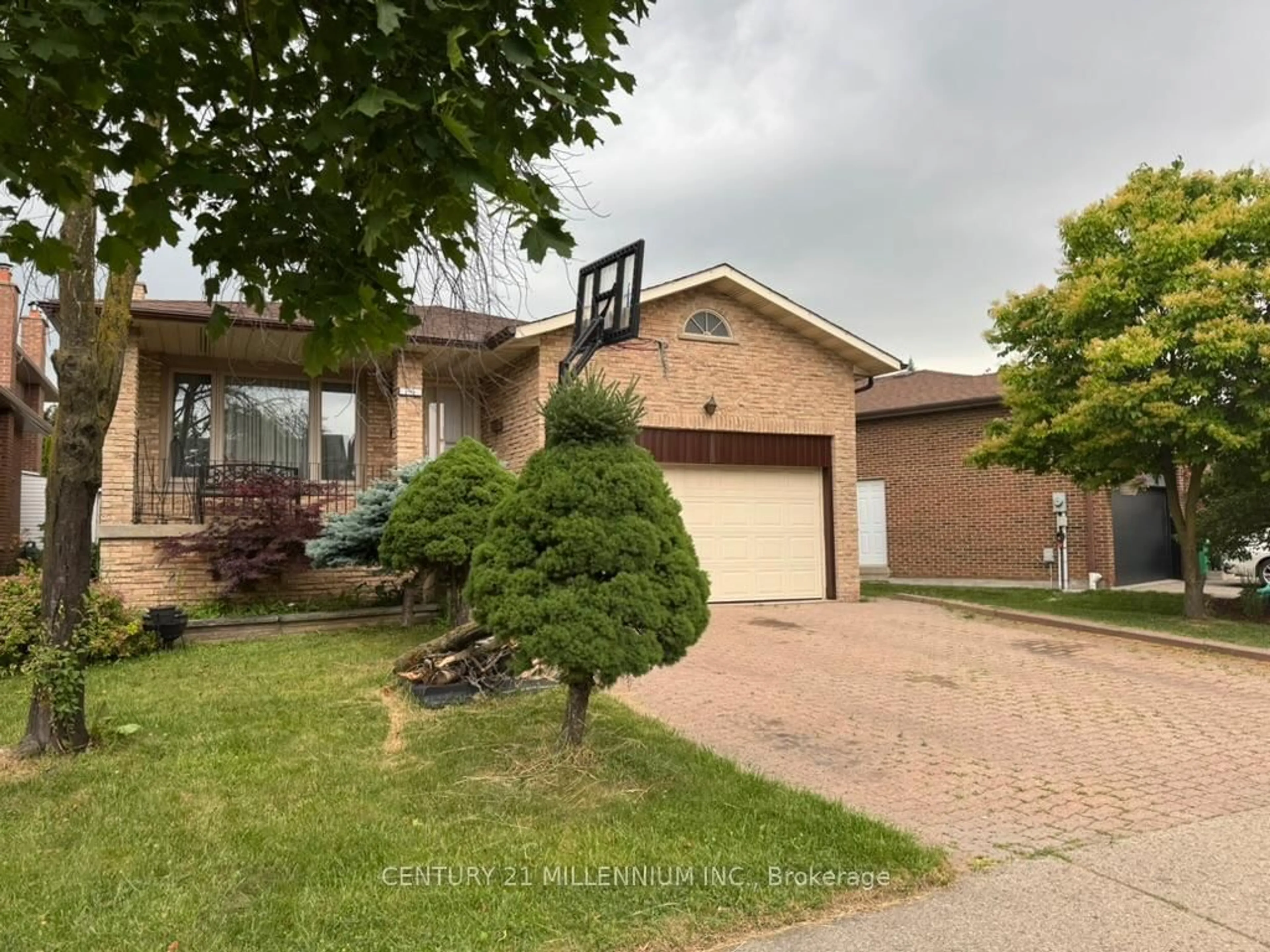 Home with brick exterior material, street for 70 Professor's Lake Pkwy, Brampton Ontario L6S 3Y4