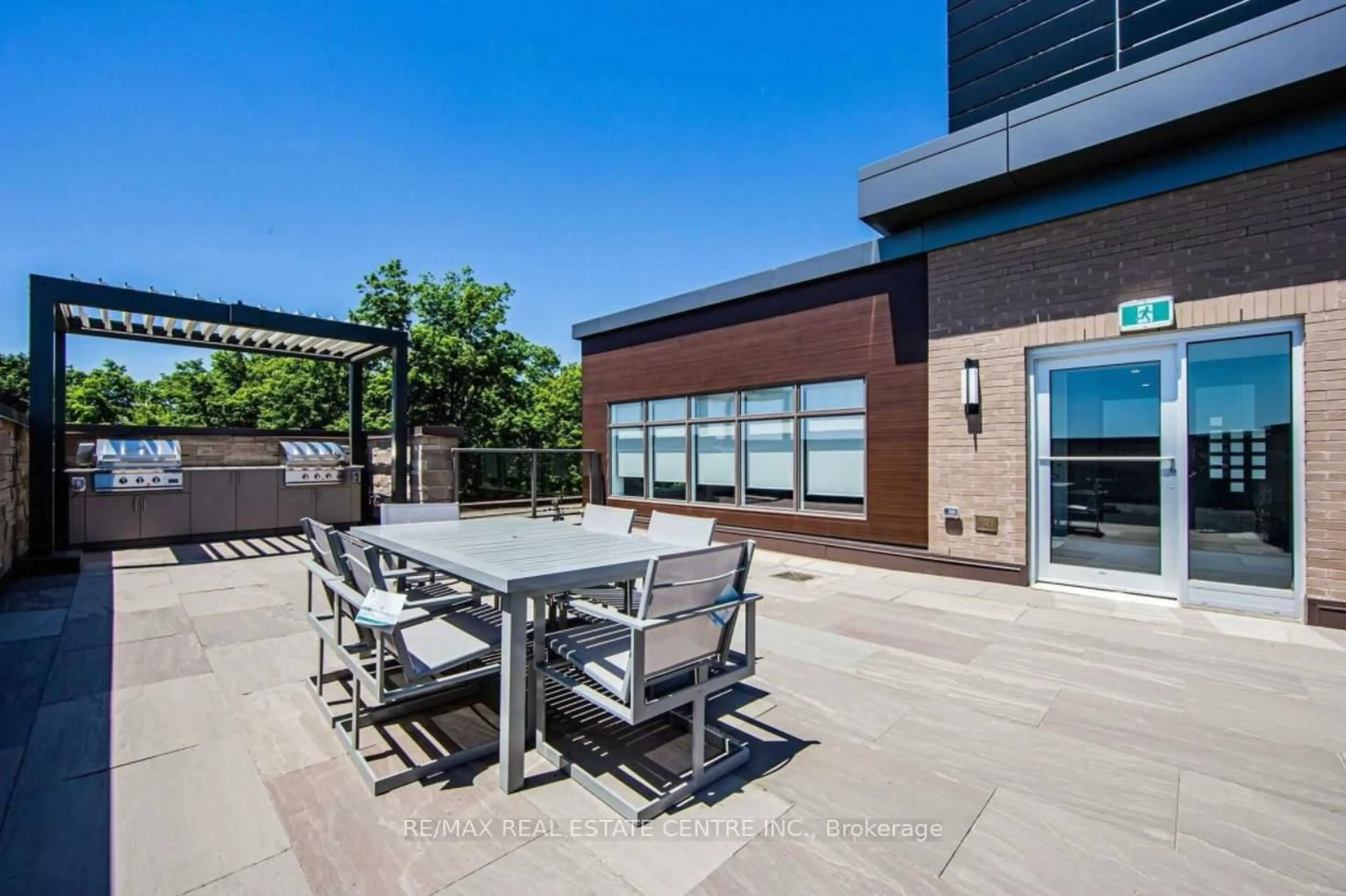 Patio, street for 105 Spencer Ave #4, Orangeville Ontario L9W 7S3