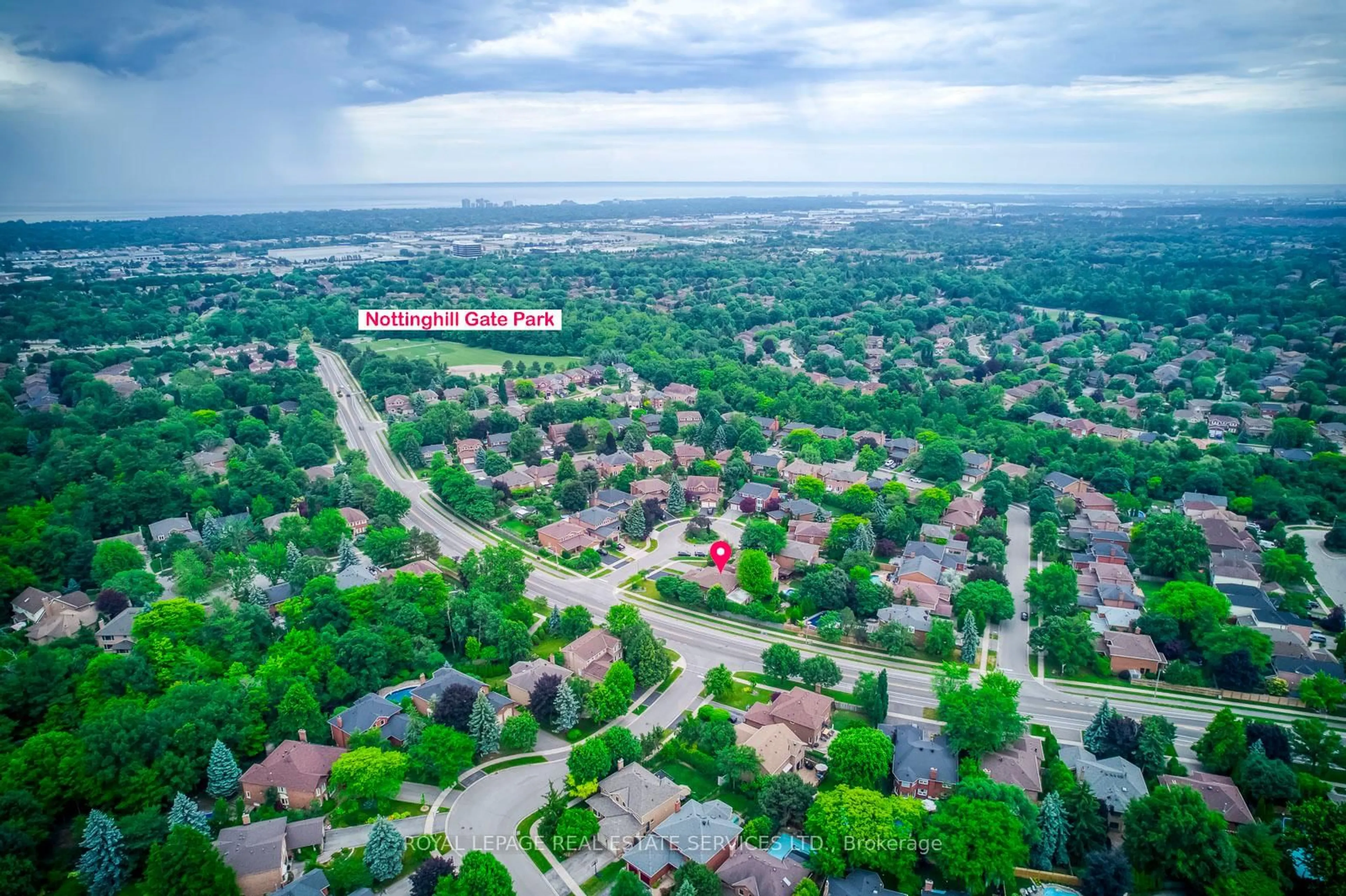 A pic from outside/outdoor area/front of a property/back of a property/a pic from drone, street for 1143 Chapelton Pl, Oakville Ontario L6M 2B1