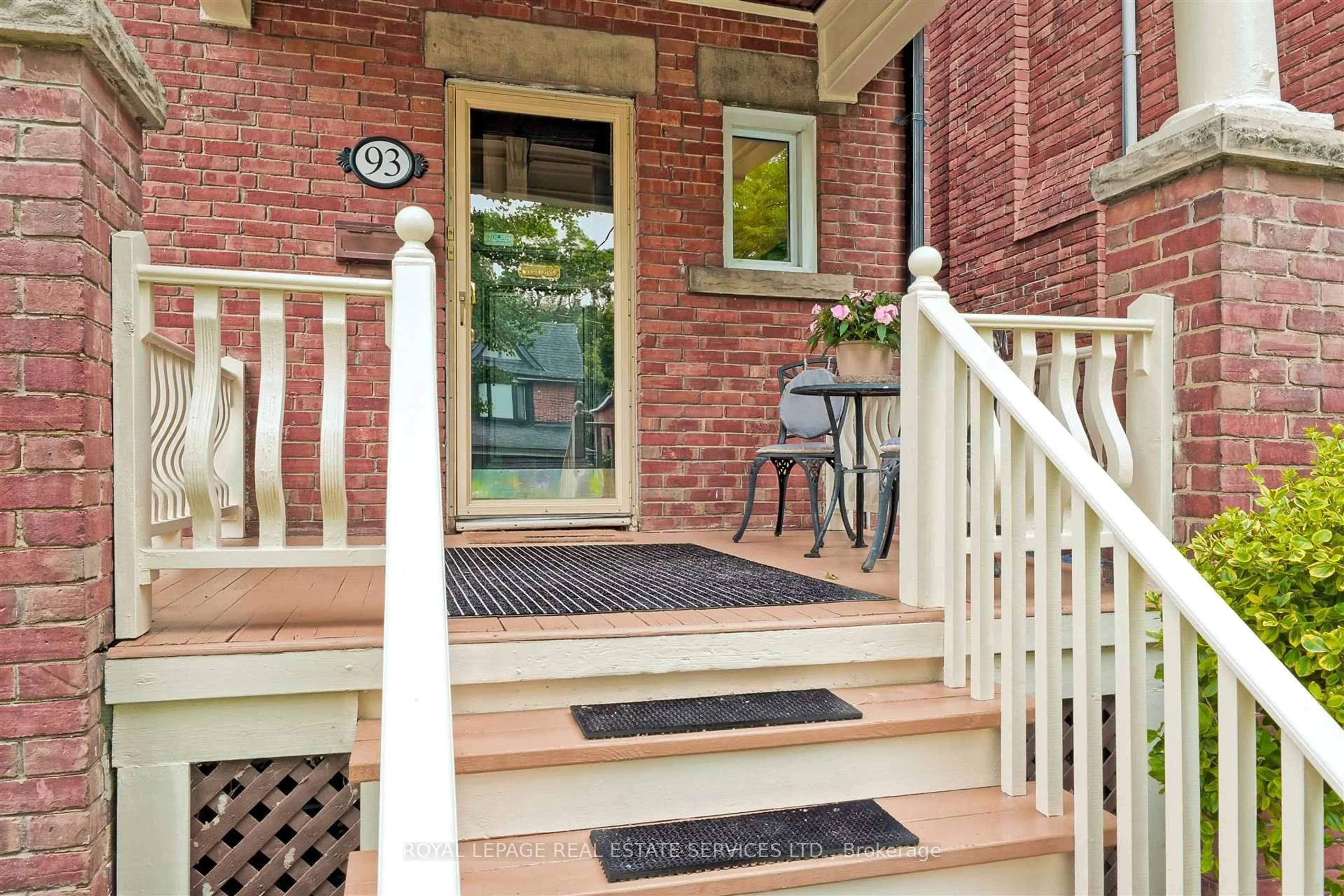 Unknown for 93 Medland Cres, Toronto Ontario M6P 2N3