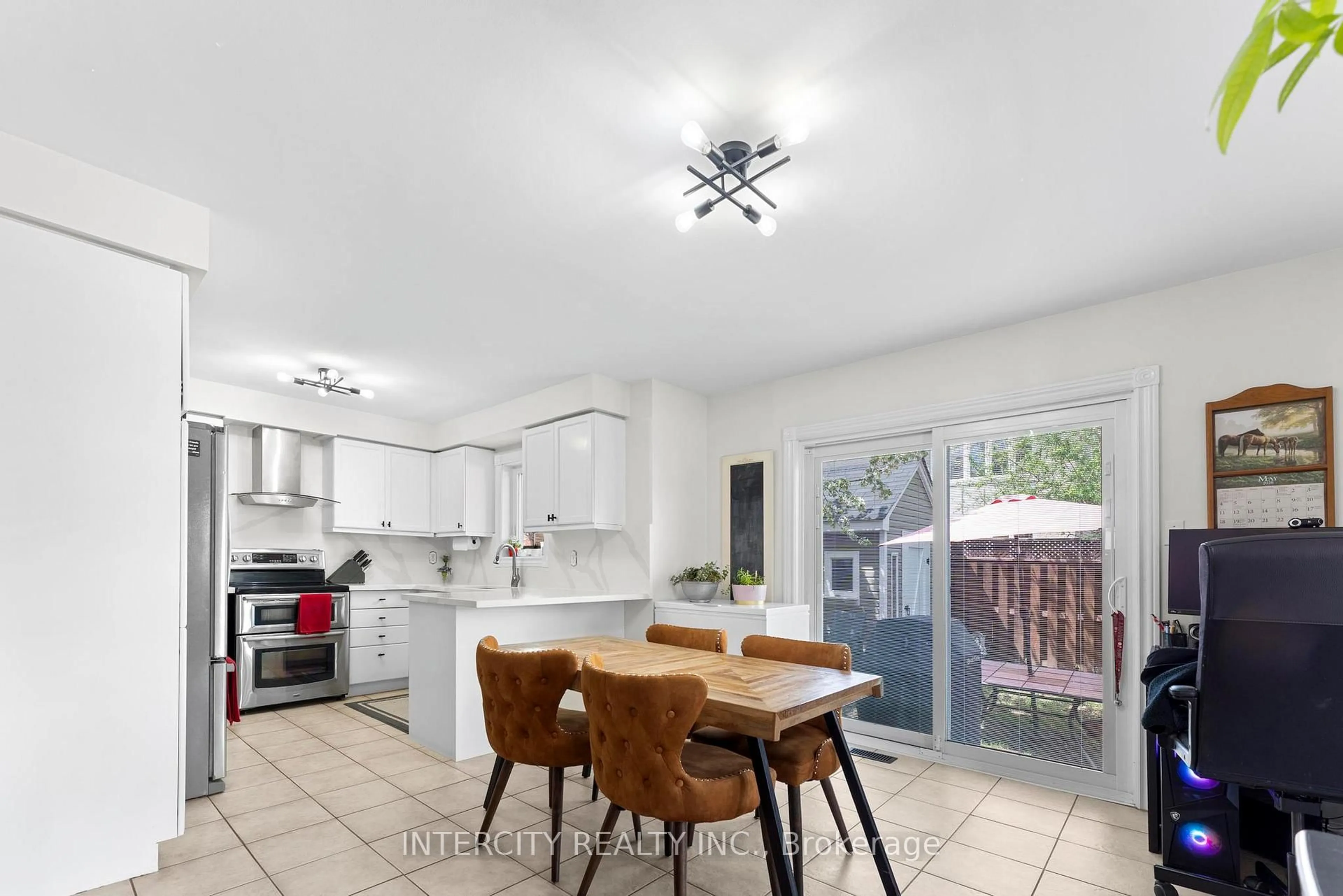 Open concept kitchen, ceramic/tile floor for 5409 Duchess Crt, Burlington Ontario L7L 6Z4