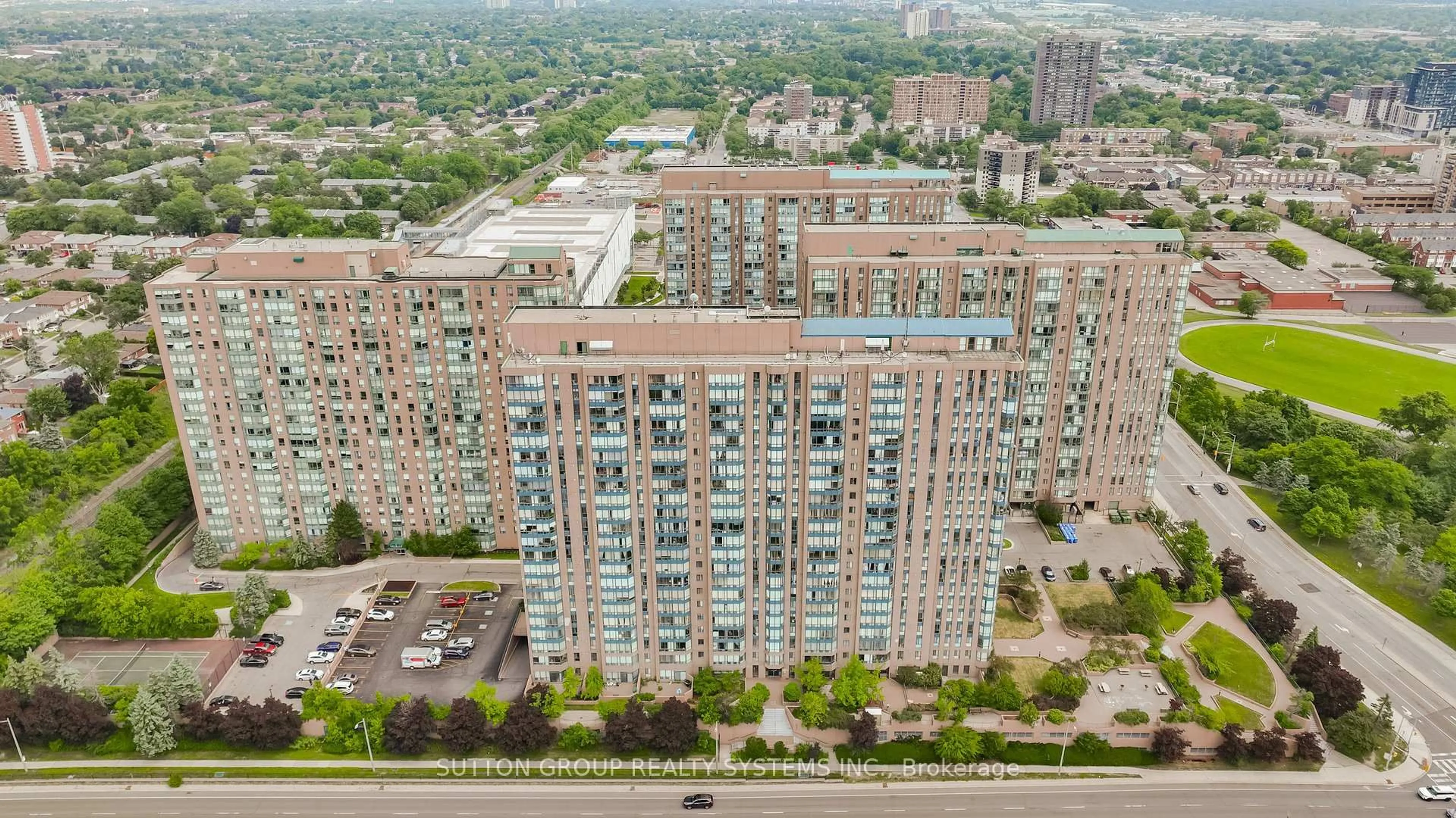 A pic from outside/outdoor area/front of a property/back of a property/a pic from drone, city buildings view from balcony for 155 Hillcrest Ave #815, Mississauga Ontario L5B 3Z2