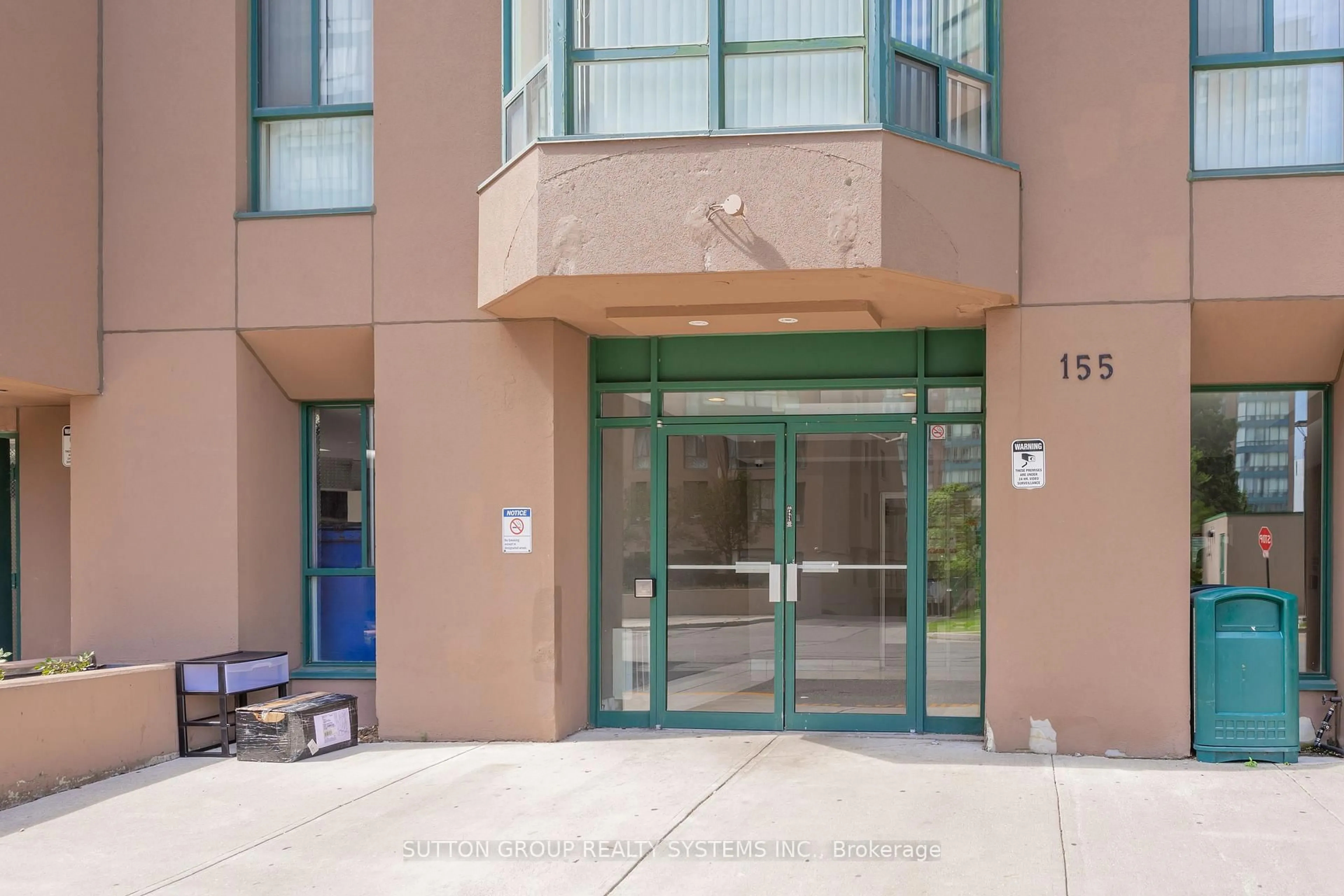 Indoor foyer for 155 Hillcrest Ave #815, Mississauga Ontario L5B 3Z2