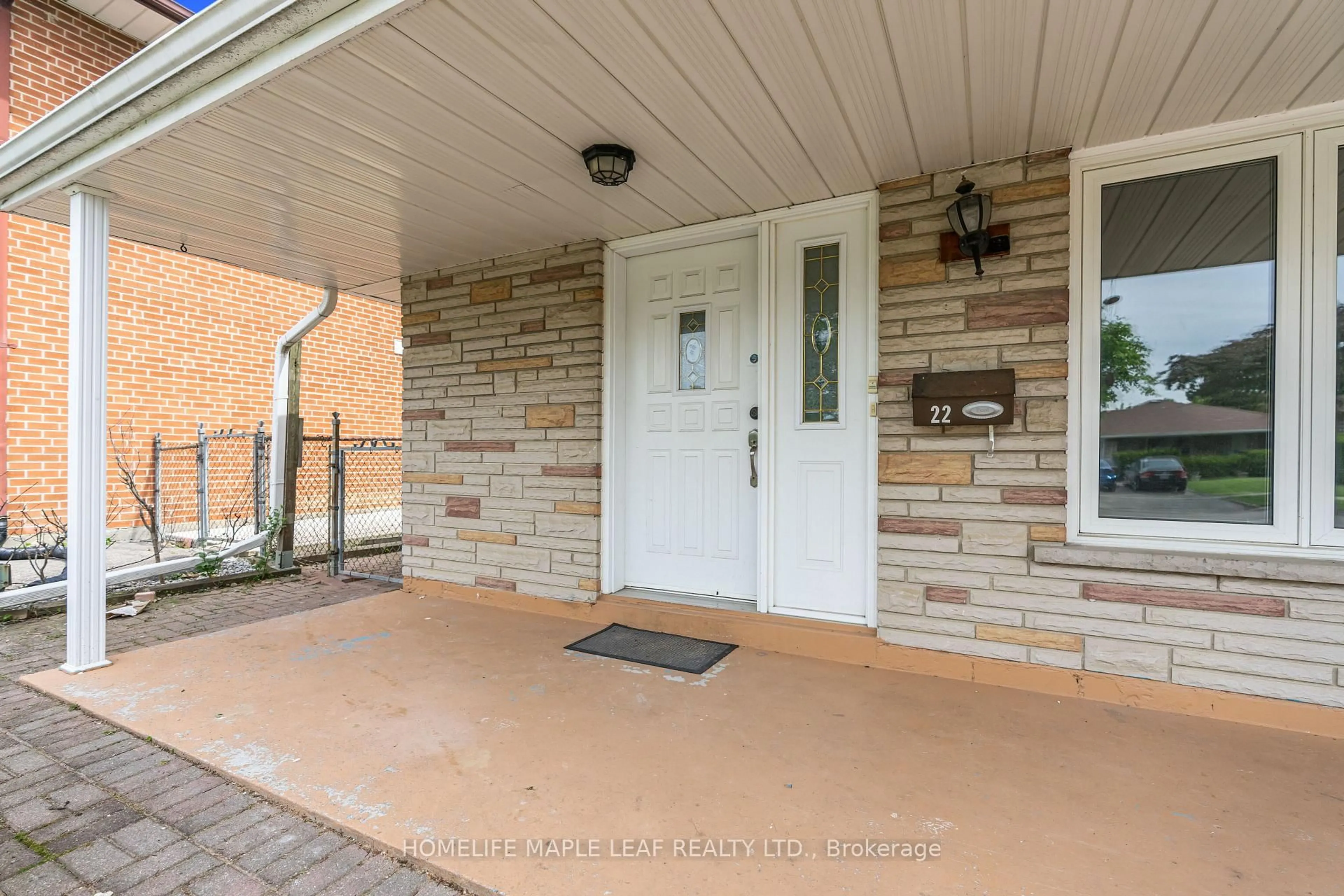 Indoor entryway for 22 Vange Cres, Toronto Ontario M9V 3N7