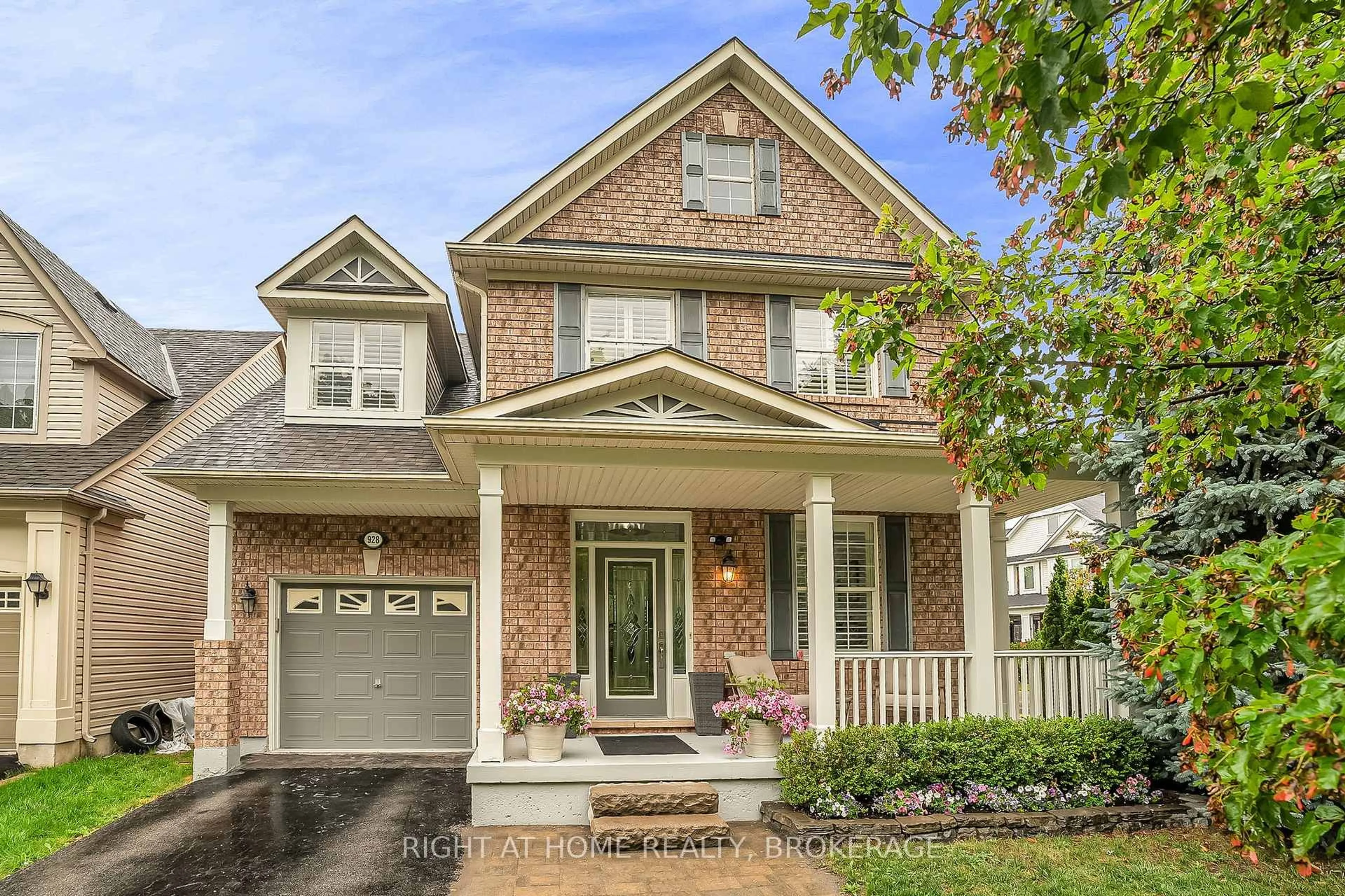Home with brick exterior material, street for 928 Lancaster Blvd, Milton Ontario L9T 6A4