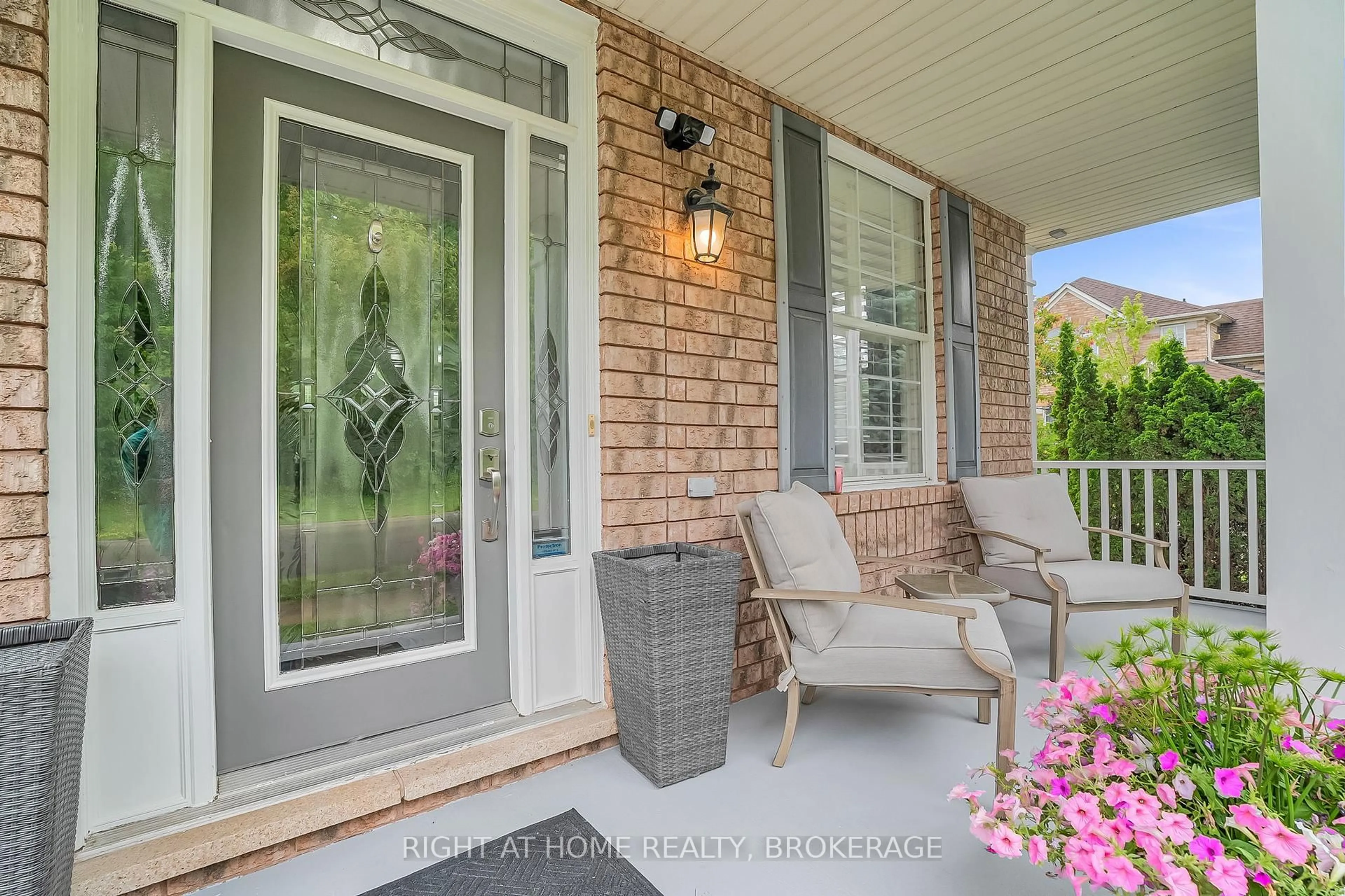 Indoor entryway for 928 Lancaster Blvd, Milton Ontario L9T 6A4