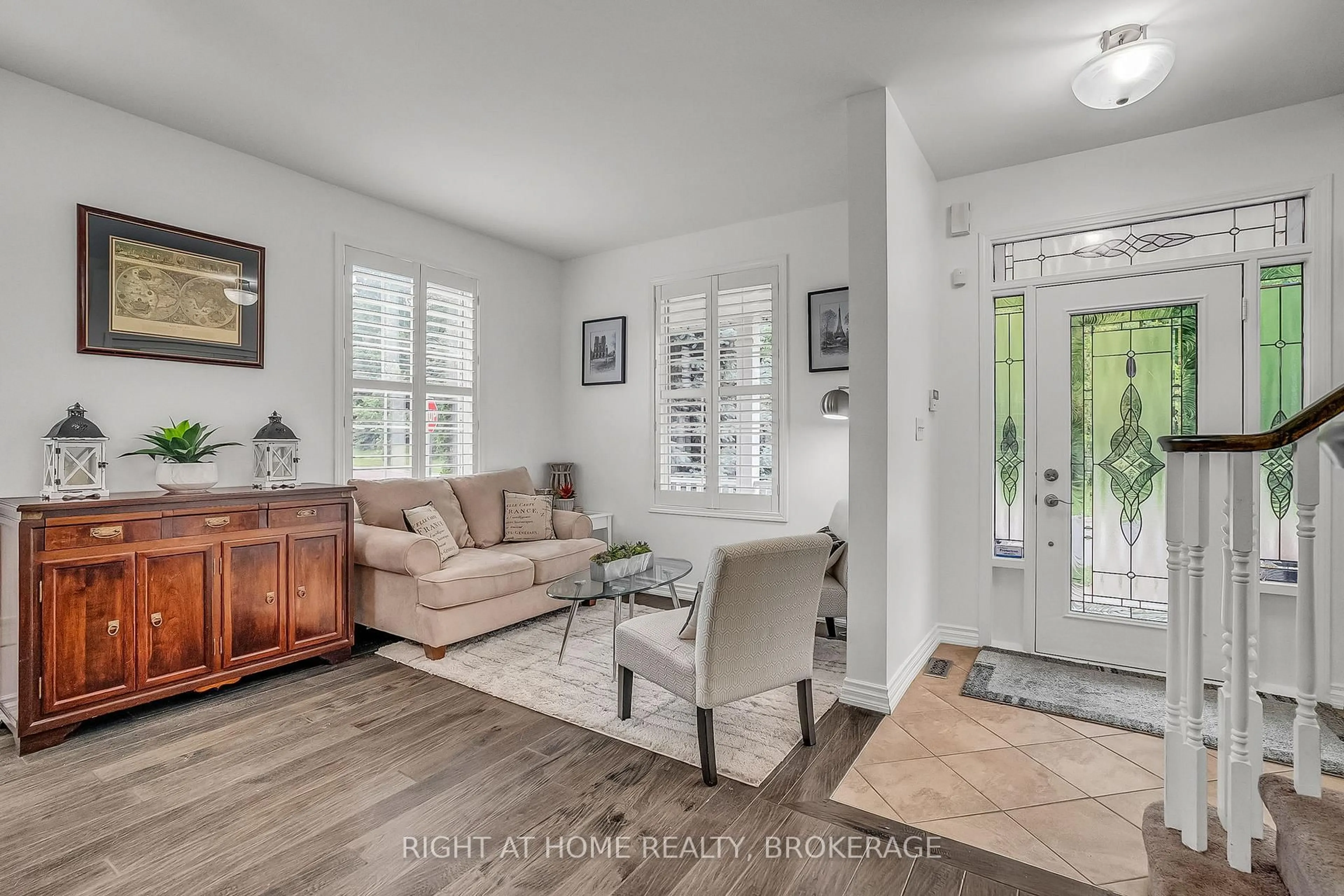 Living room with furniture, unknown for 928 Lancaster Blvd, Milton Ontario L9T 6A4