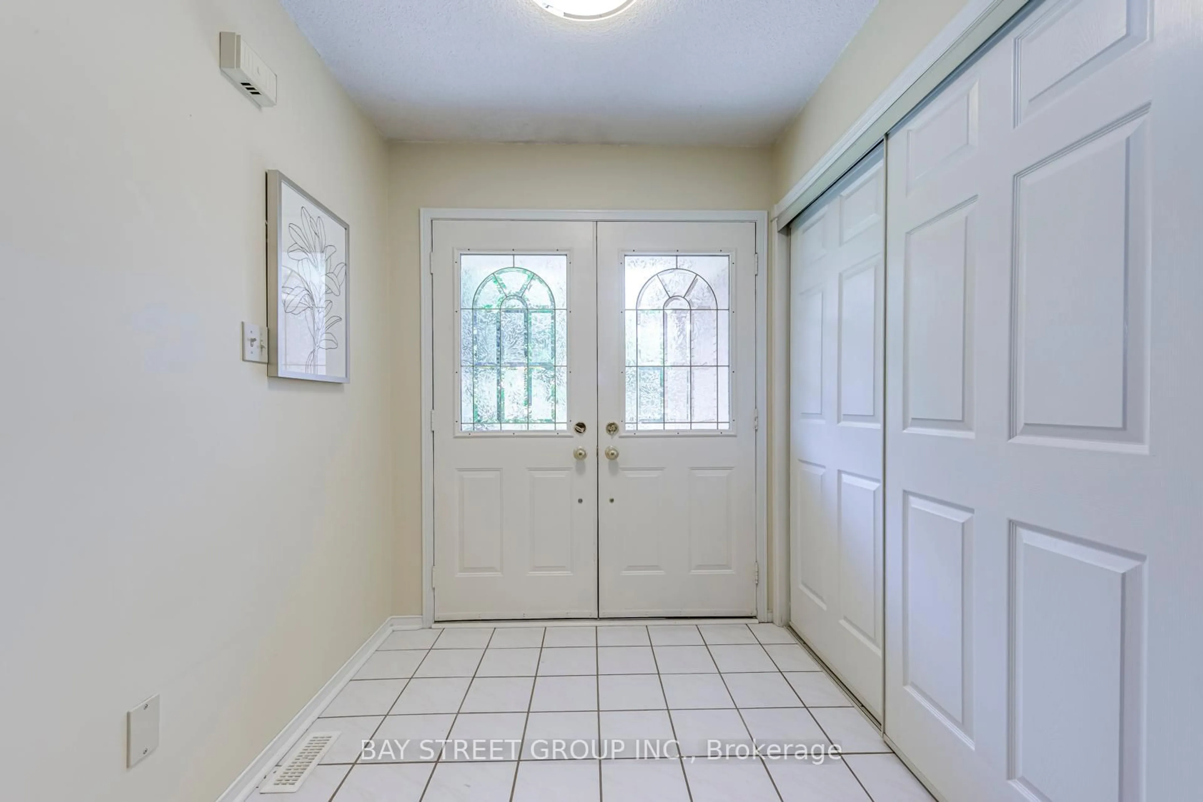 Indoor entryway for 1369 Bishopstoke Way, Oakville Ontario L6J 7A7