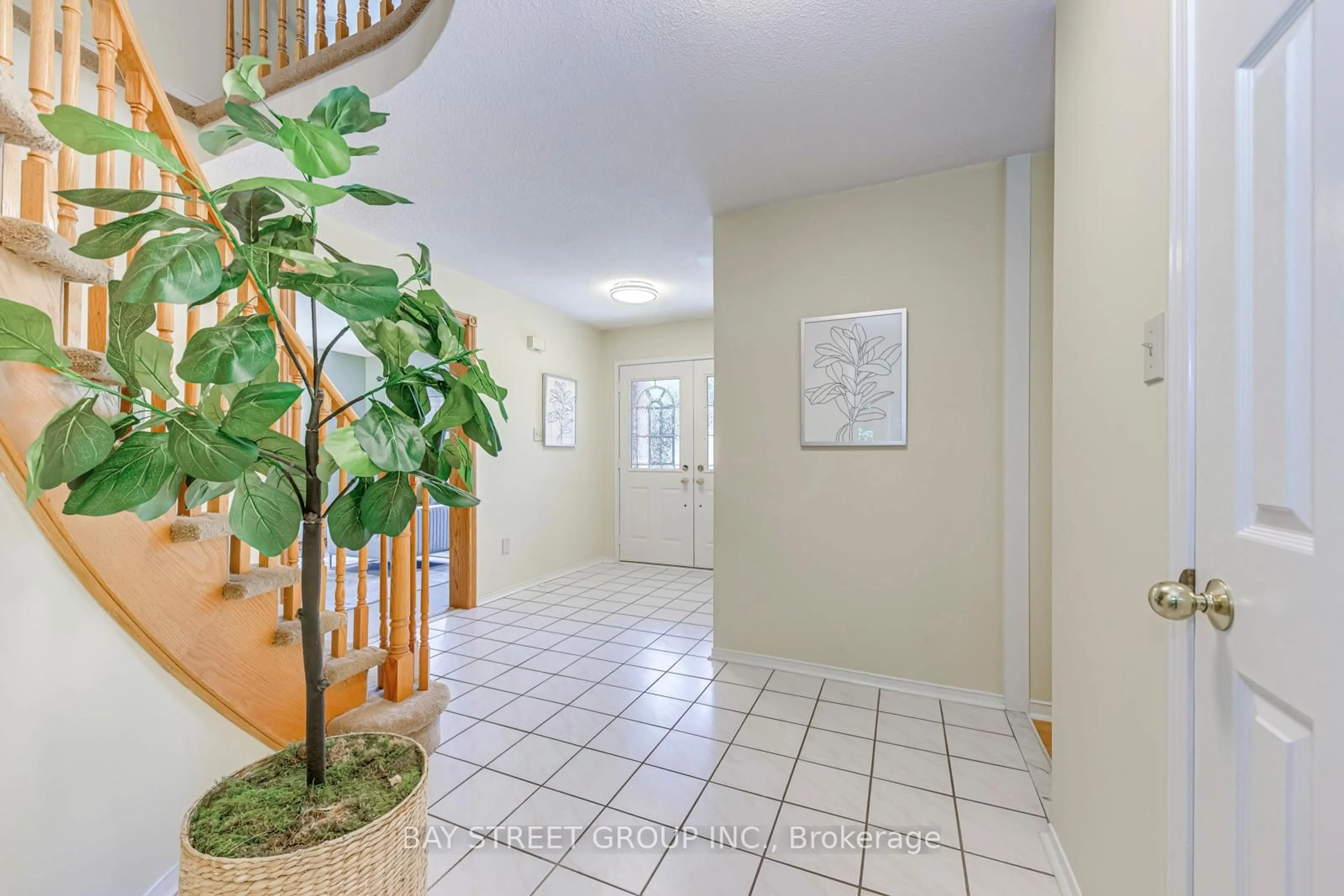 Indoor entryway for 1369 Bishopstoke Way, Oakville Ontario L6J 7A7