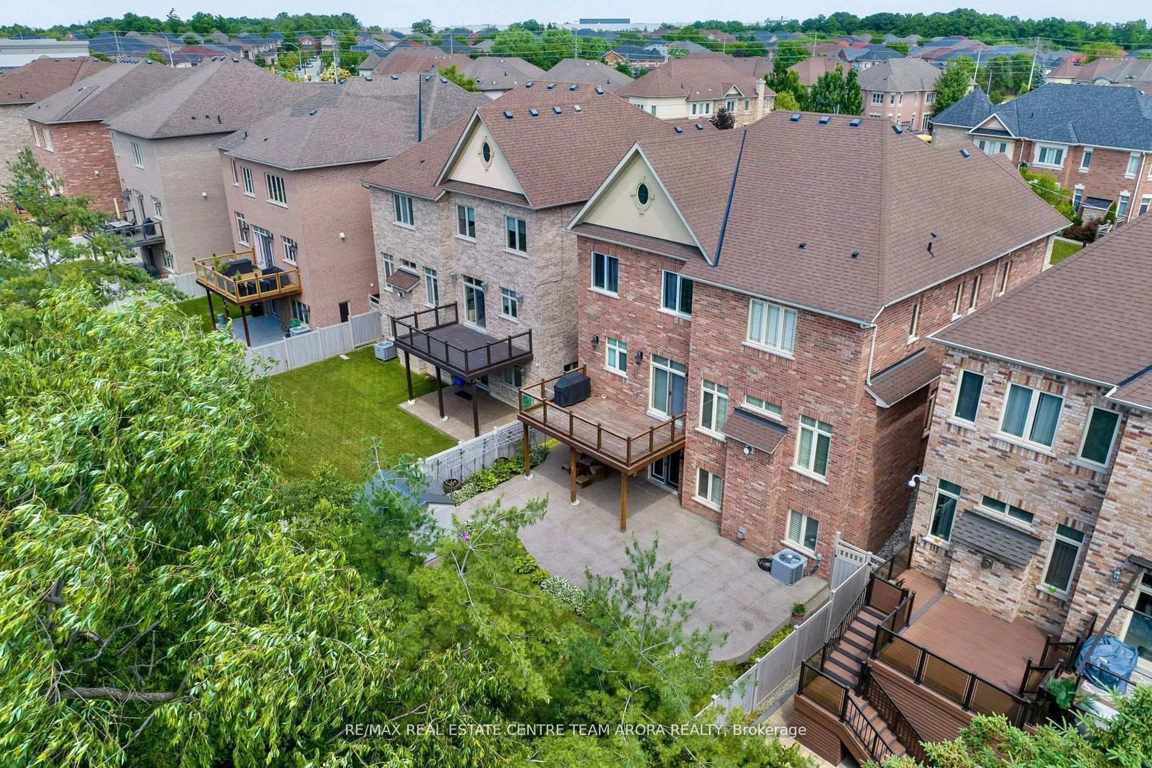 A pic from outside/outdoor area/front of a property/back of a property/a pic from drone, city buildings view from balcony for 6672 Rothschild Tr, Mississauga Ontario L5W 0A6