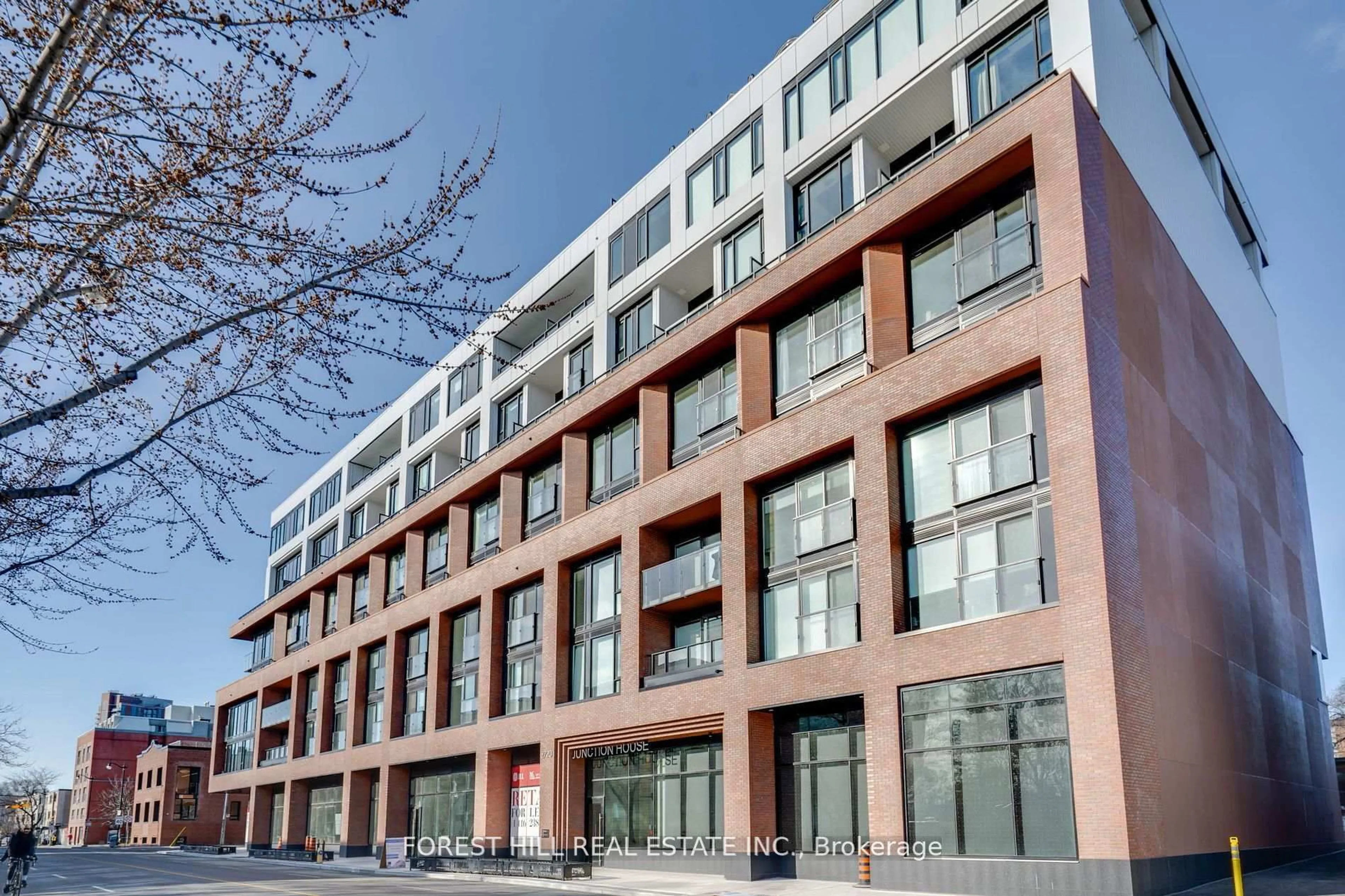 Unknown for 2720 Dundas St #401, Toronto Ontario M6P 0C3