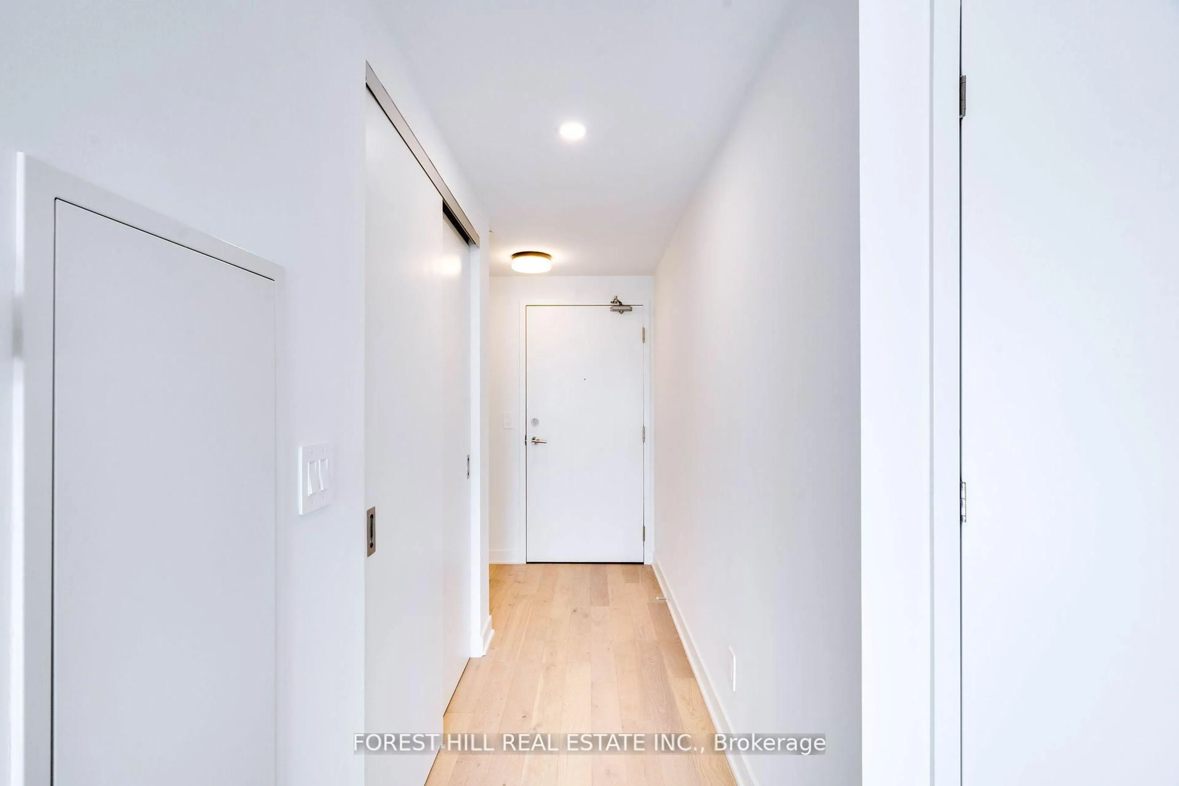 Unknown for 2720 Dundas St #401, Toronto Ontario M6P 0C3