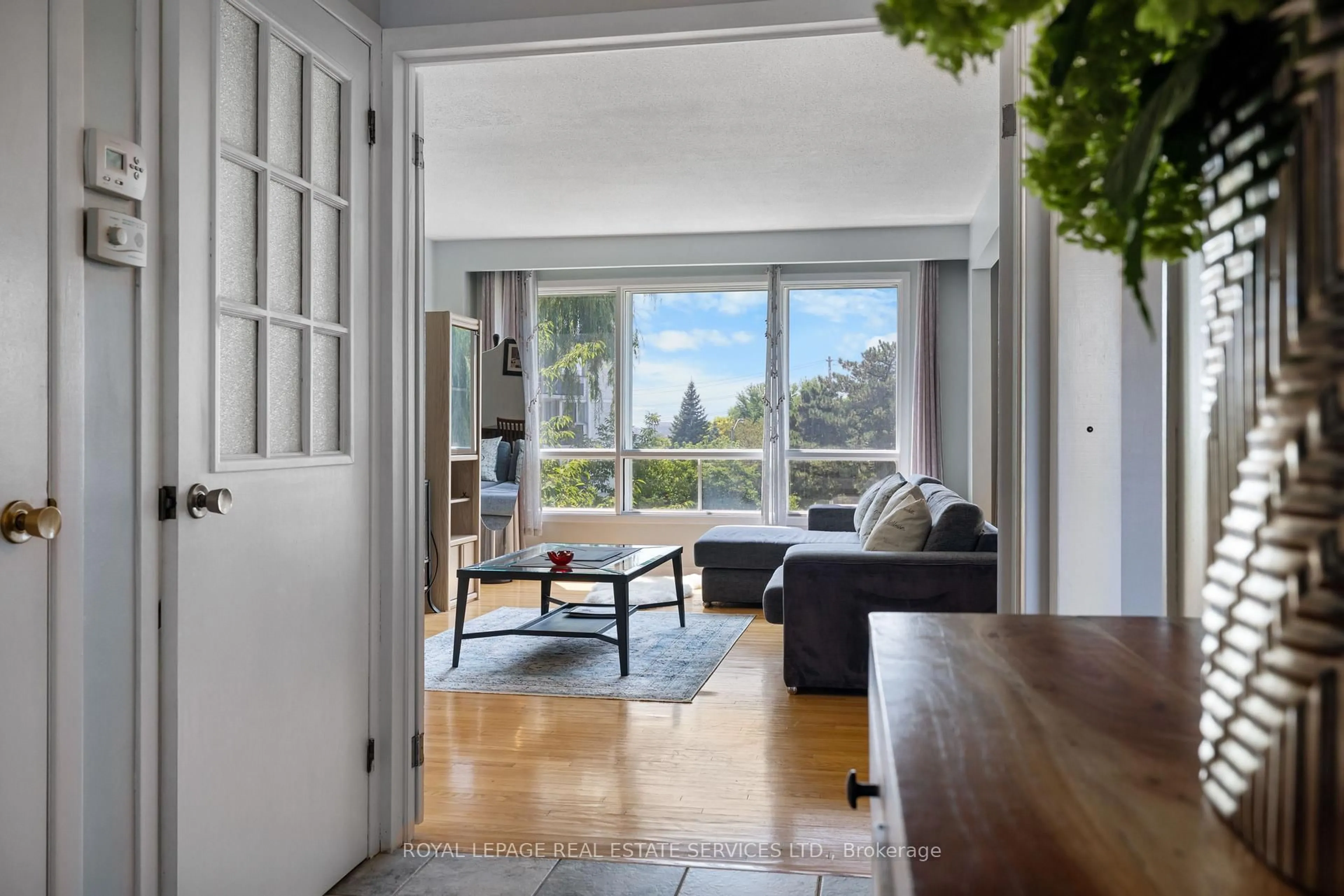 Indoor entryway for 19 Terryellen Cres, Toronto Ontario M9C 1H6