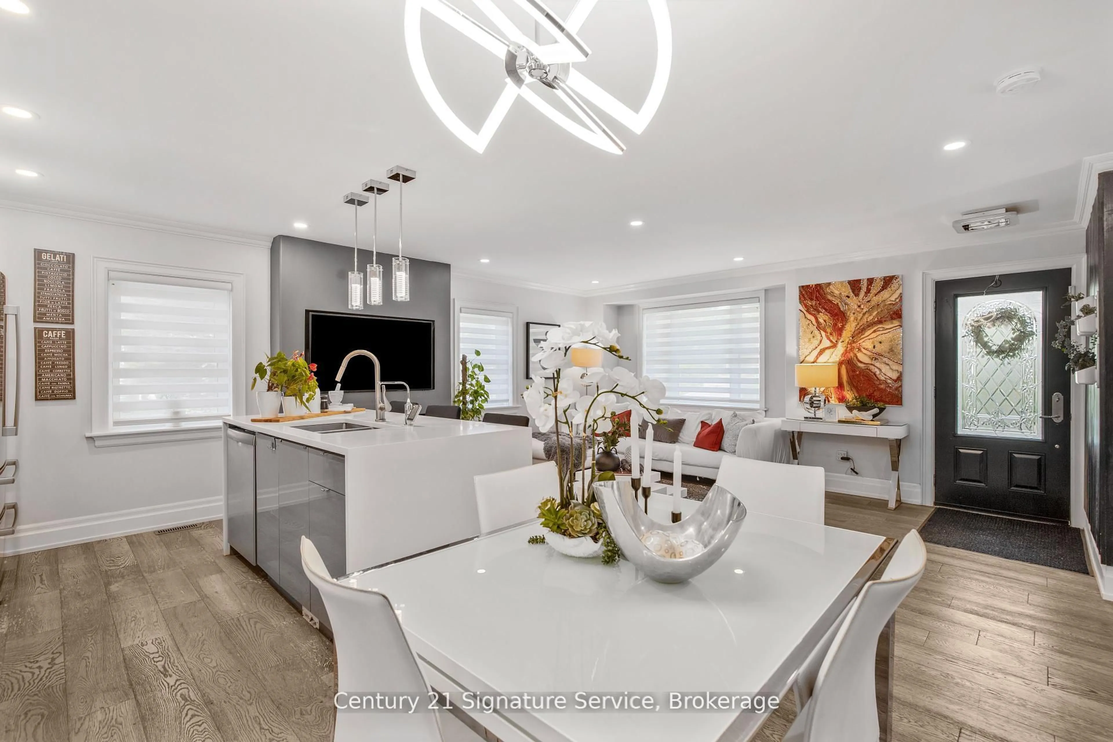 Open concept kitchen, unknown for 33 McIntosh Ave, Toronto Ontario M8Y 3E1