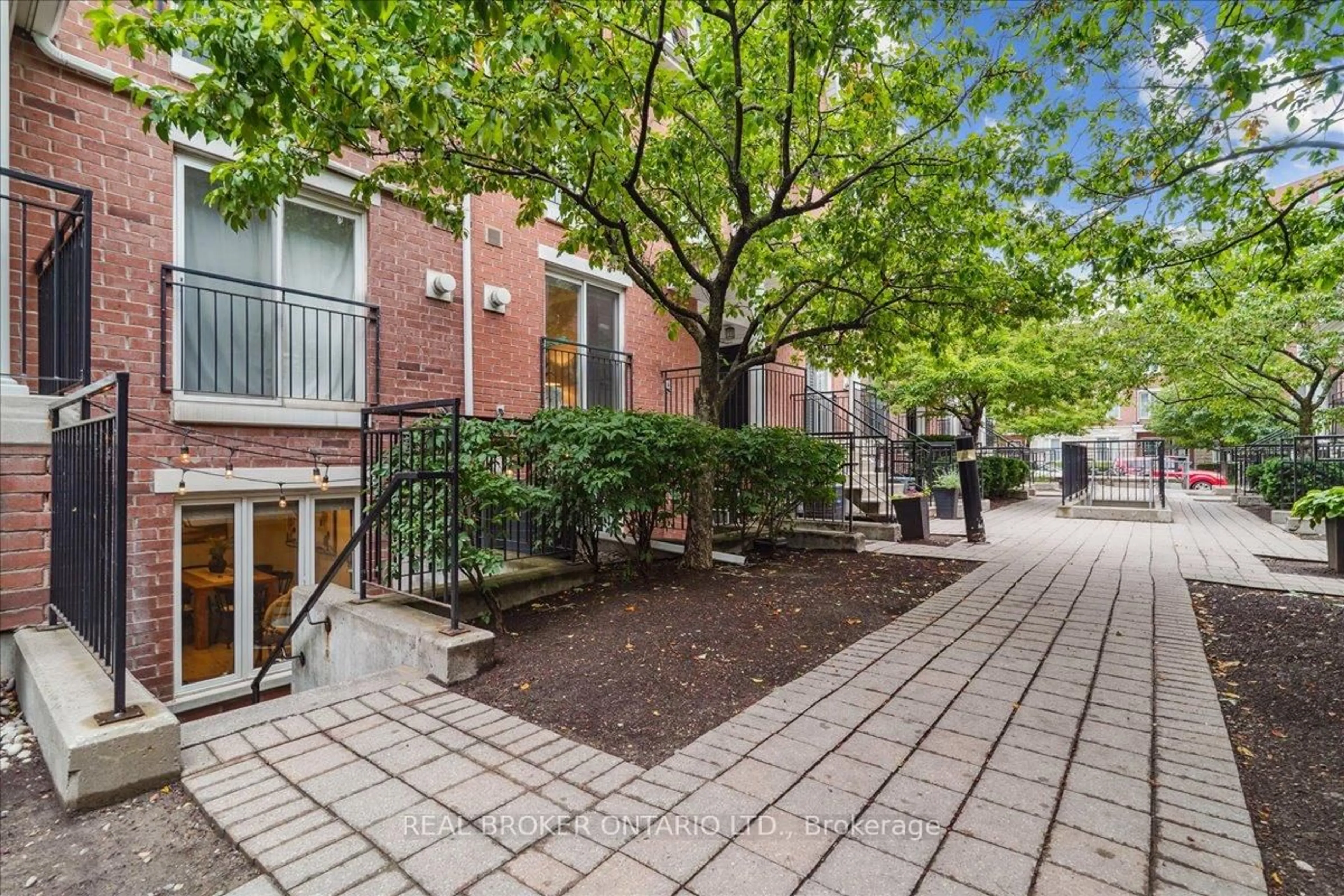 Patio, street for 18 Laidlaw St #1016, Toronto Ontario M6K 1X2