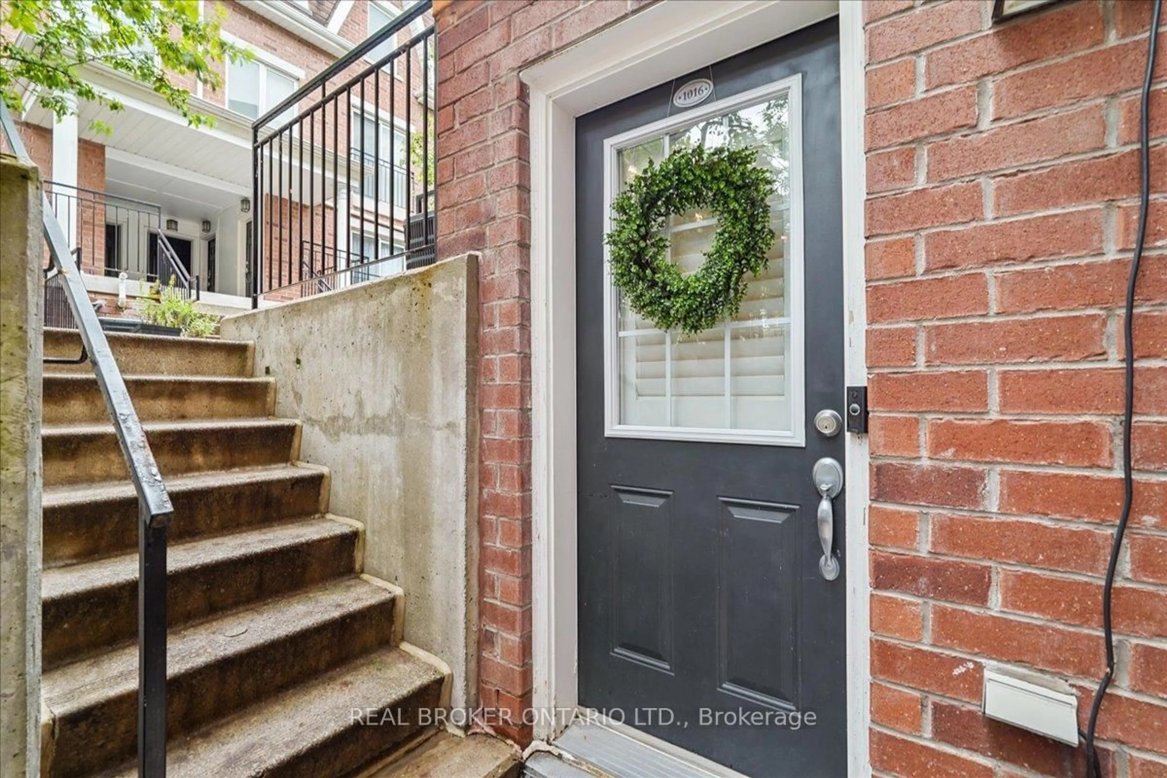 Indoor entryway for 18 Laidlaw St #1016, Toronto Ontario M6K 1X2