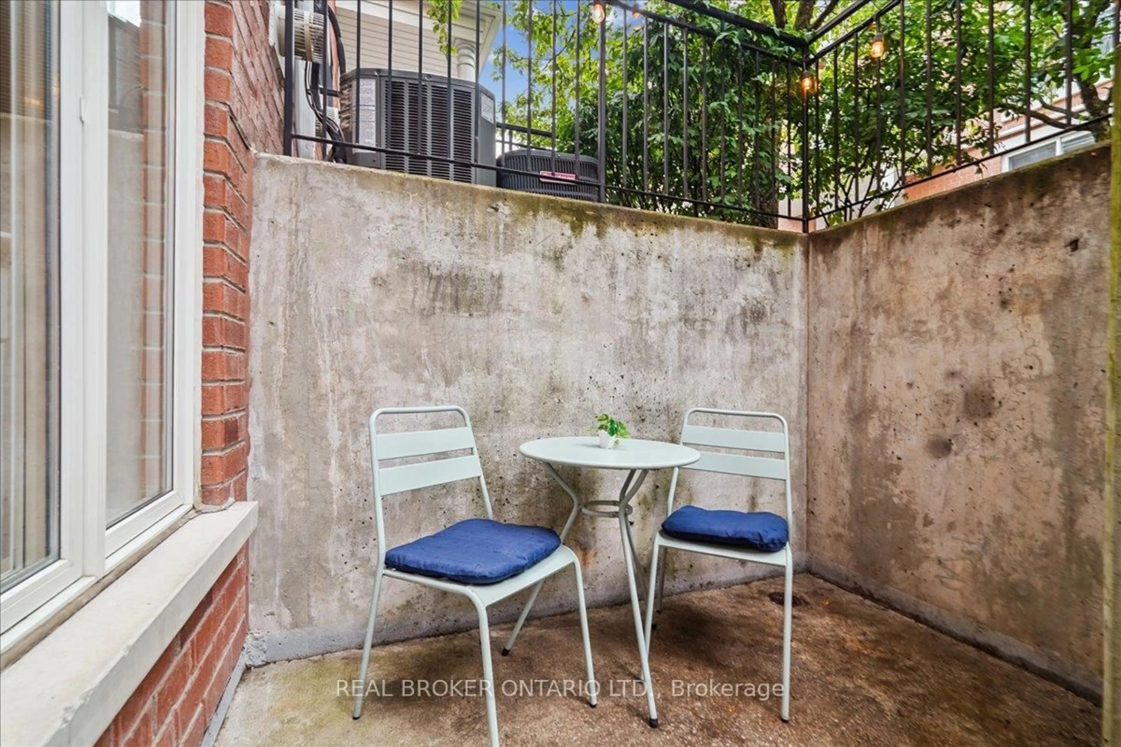 Patio, street for 18 Laidlaw St #1016, Toronto Ontario M6K 1X2
