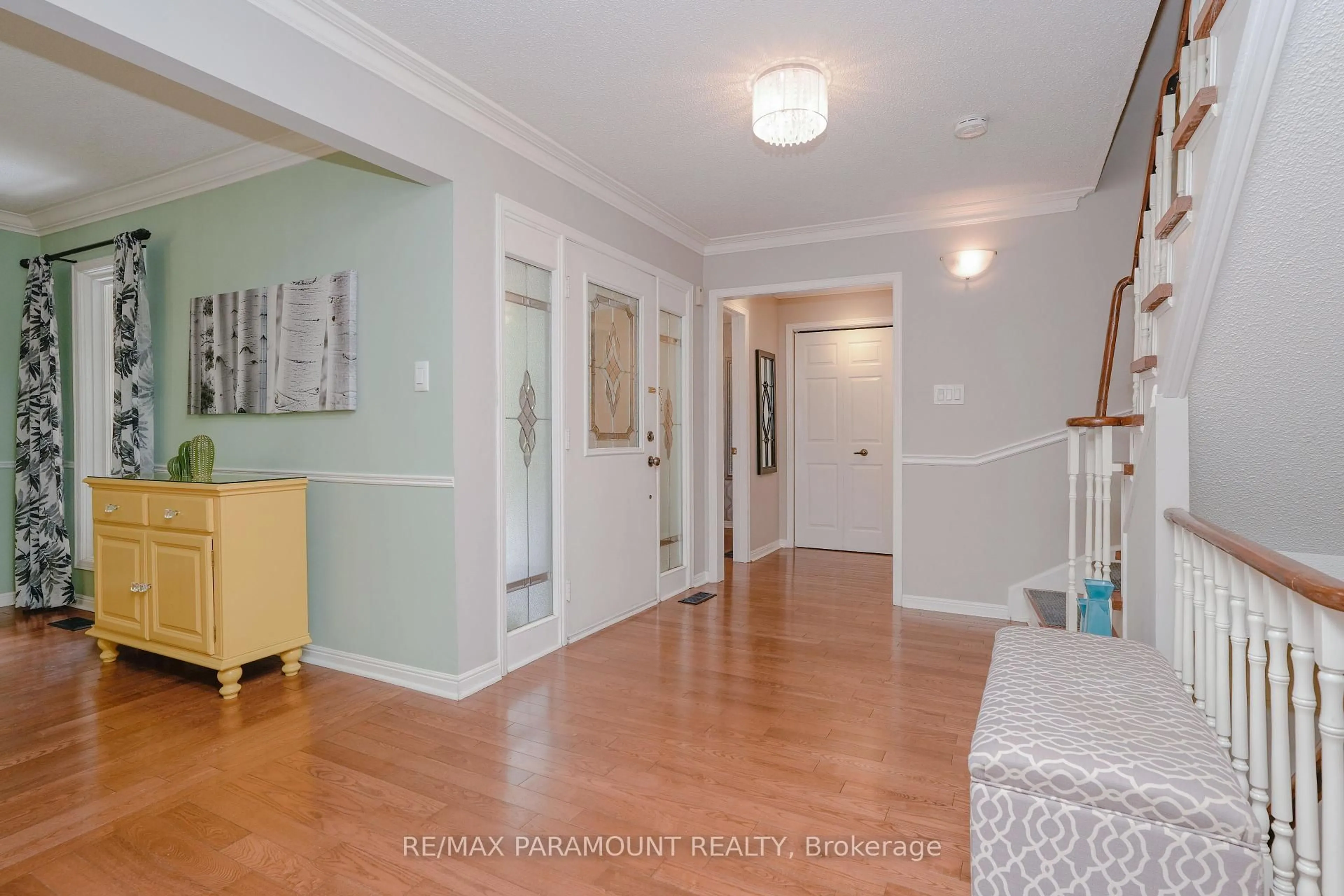 Indoor entryway for 44 Cairnmore Crt, Brampton Ontario L6Z 1T6