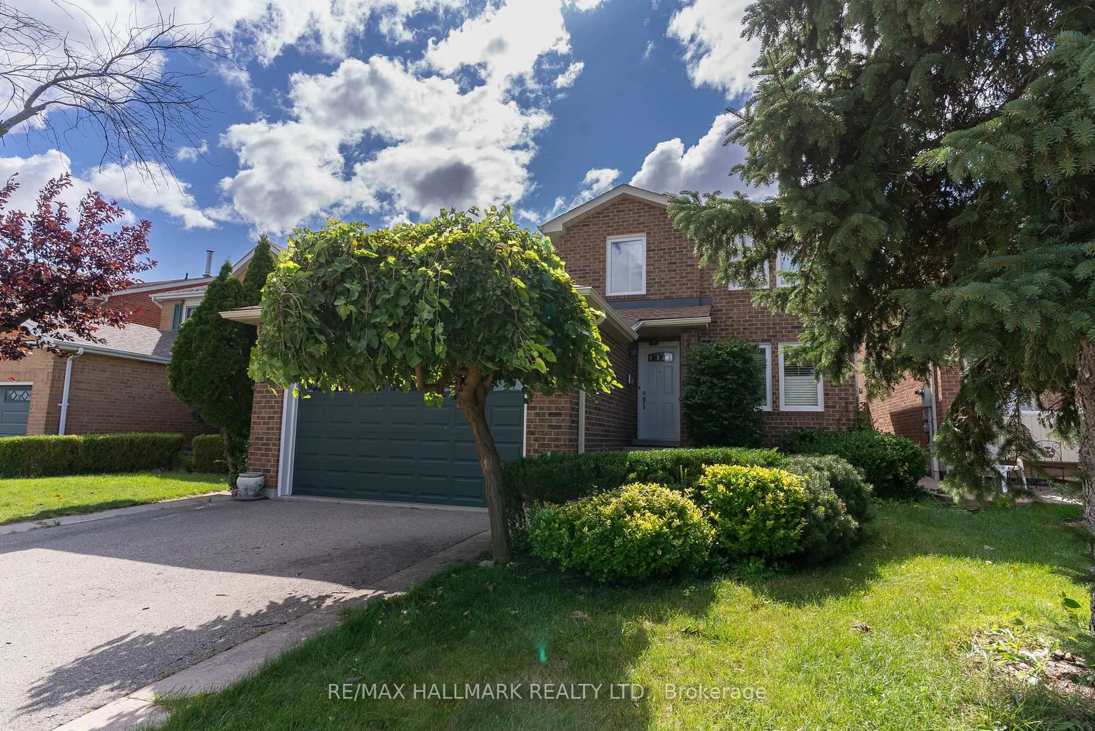 Home with brick exterior material, street for 3294 Thorncrest Dr, Mississauga Ontario L5L 4K6