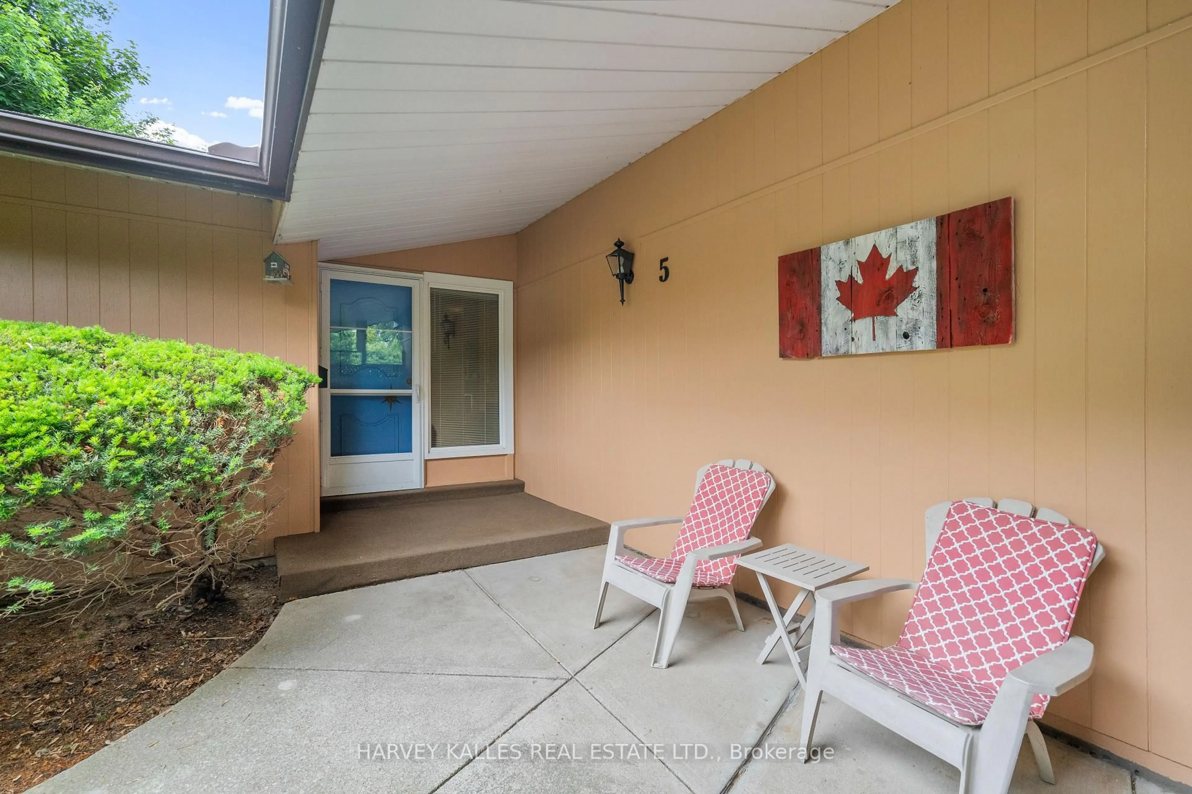 Patio, street for 5 Shady Lawn Crt, Mississauga Ontario L5N 1H2