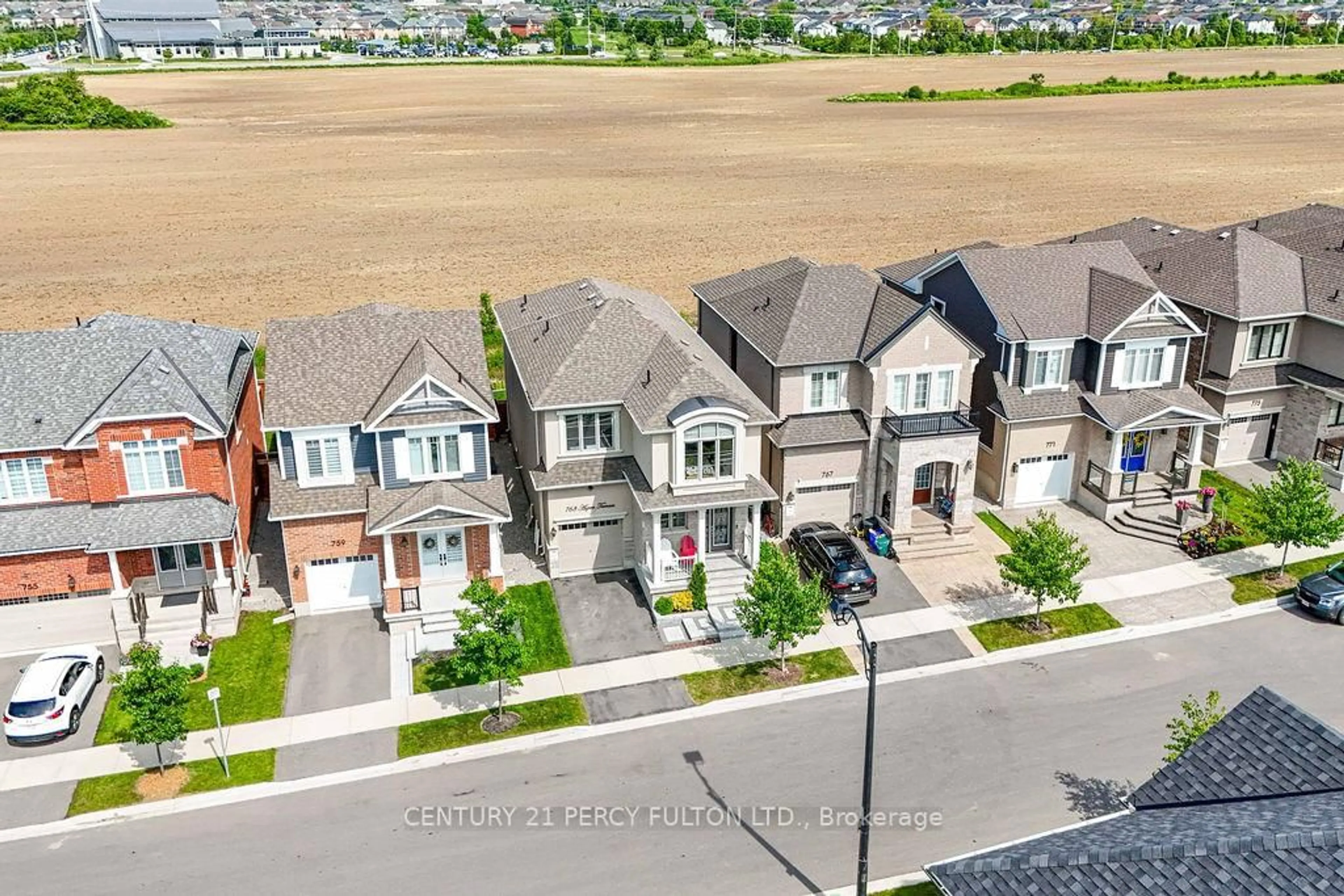 A pic from outside/outdoor area/front of a property/back of a property/a pic from drone, street for 763 Aspen Terr, Milton Ontario L9E 1S6