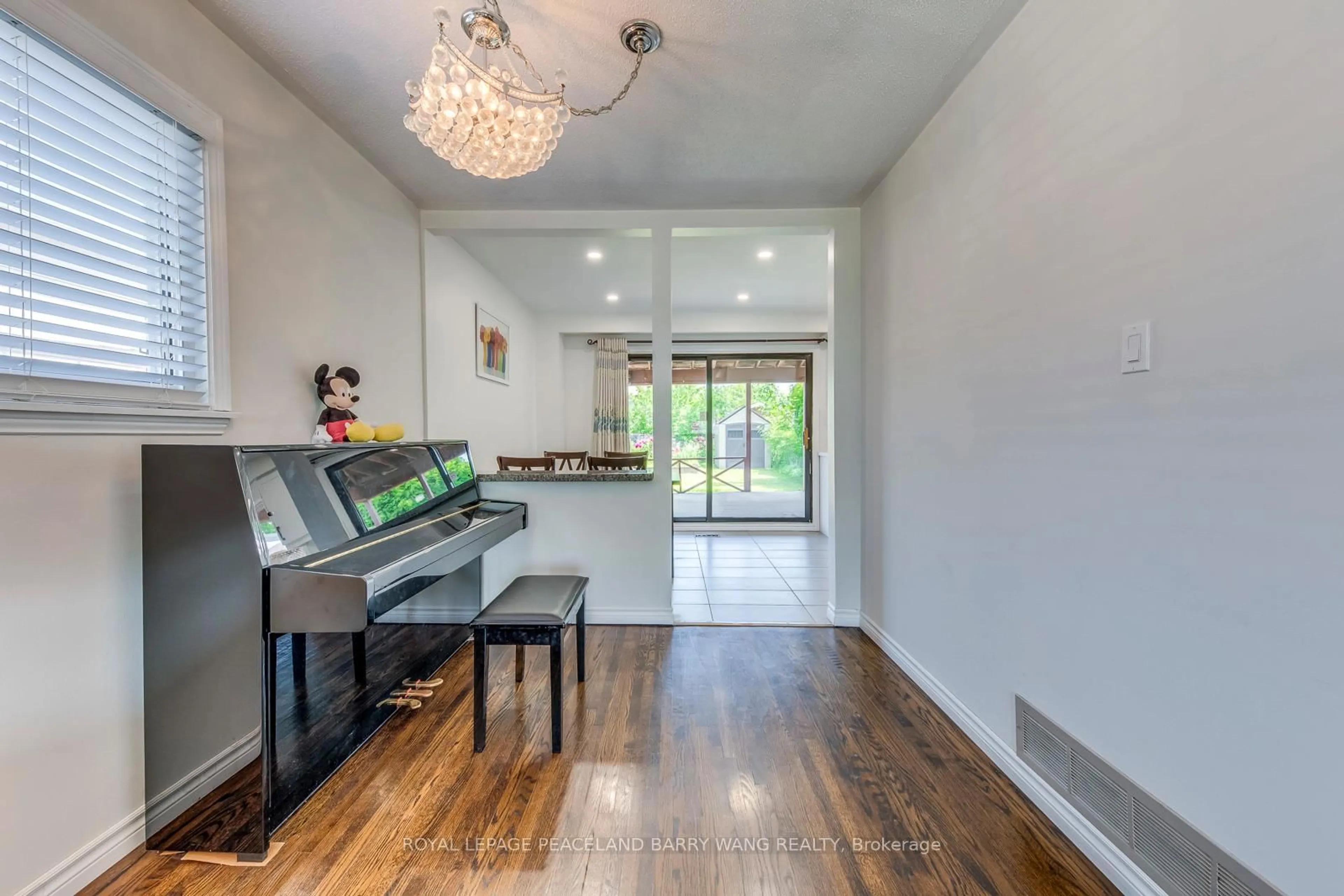 Indoor entryway for 3297 Grechen Rd, Mississauga Ontario L5C 1X8