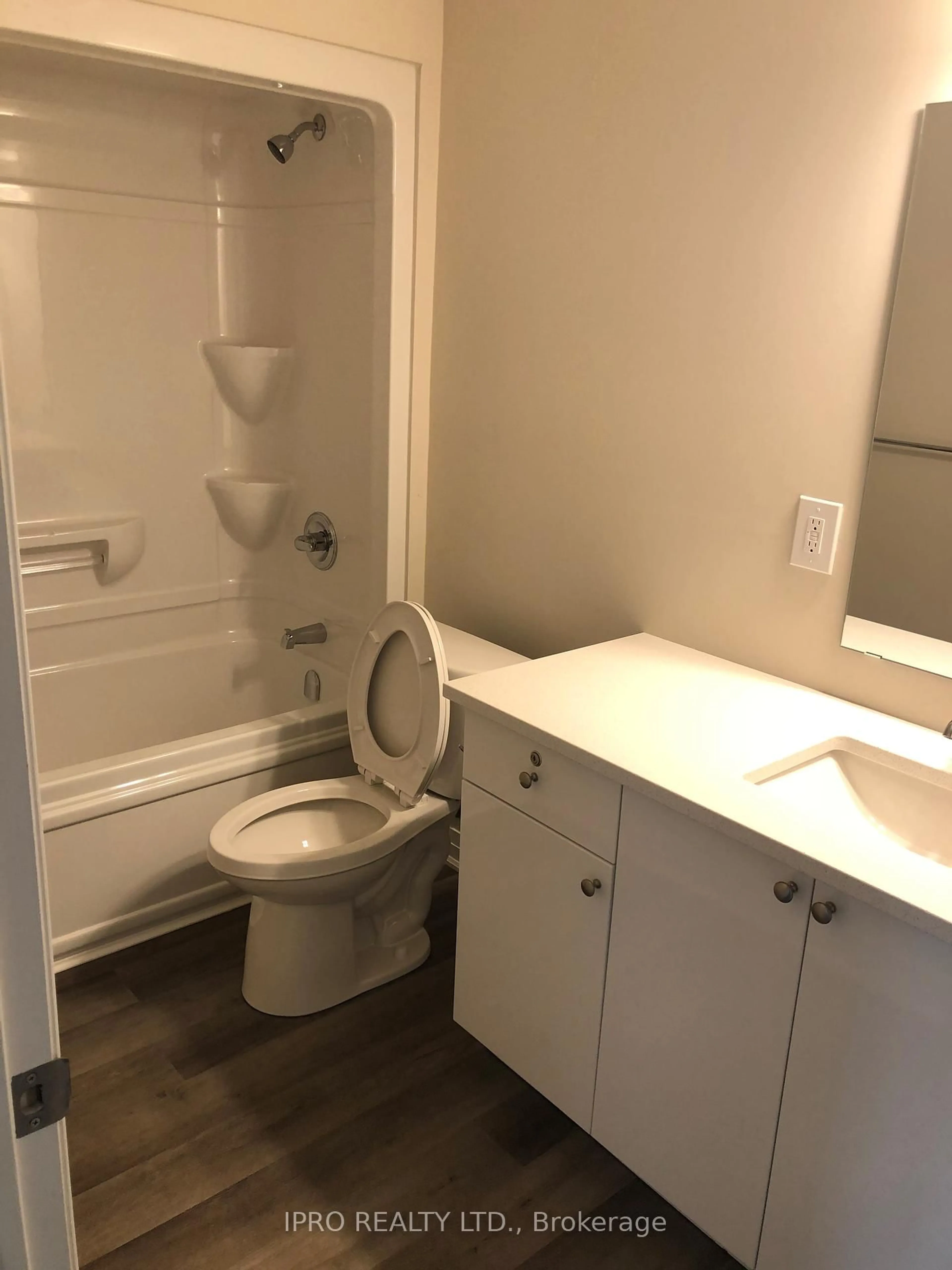 Standard bathroom, floor is not visible for 610 Farmstead Dr #326, Milton Ontario L9T 7W2