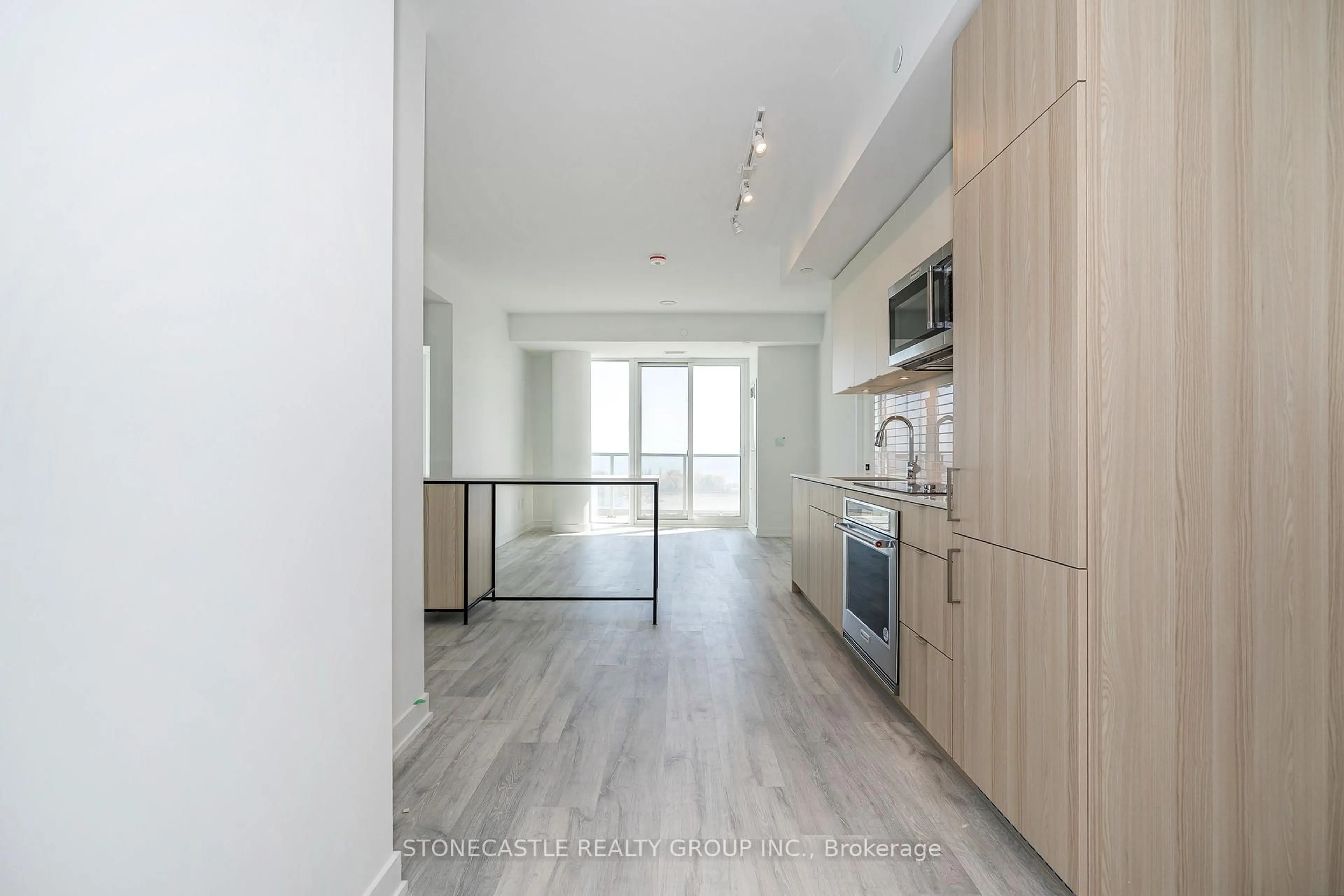 Open concept kitchen, unknown for 220 Missinnihe Way #906, Mississauga Ontario L6A 5A8