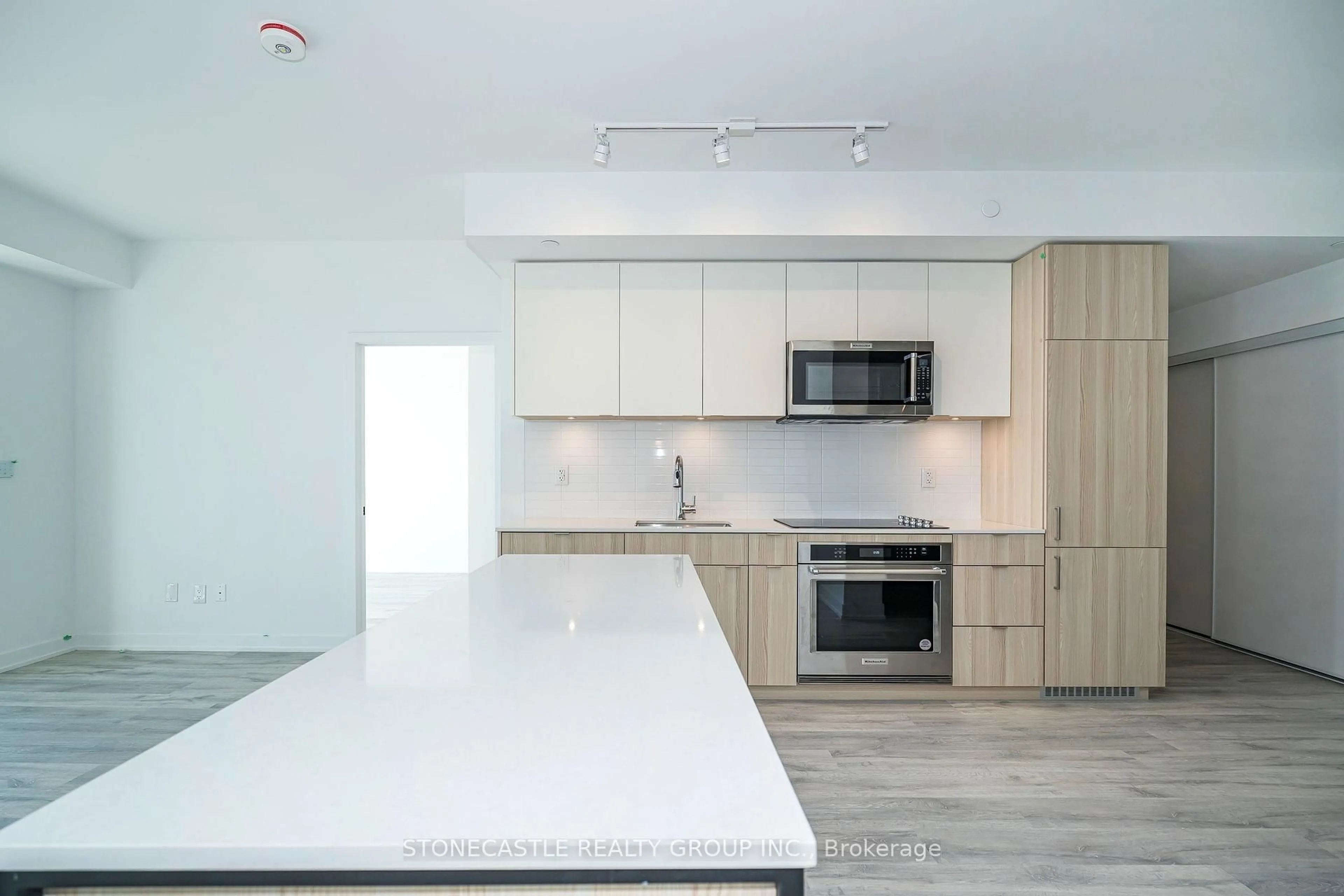 Open concept kitchen, unknown for 220 Missinnihe Way #906, Mississauga Ontario L6A 5A8