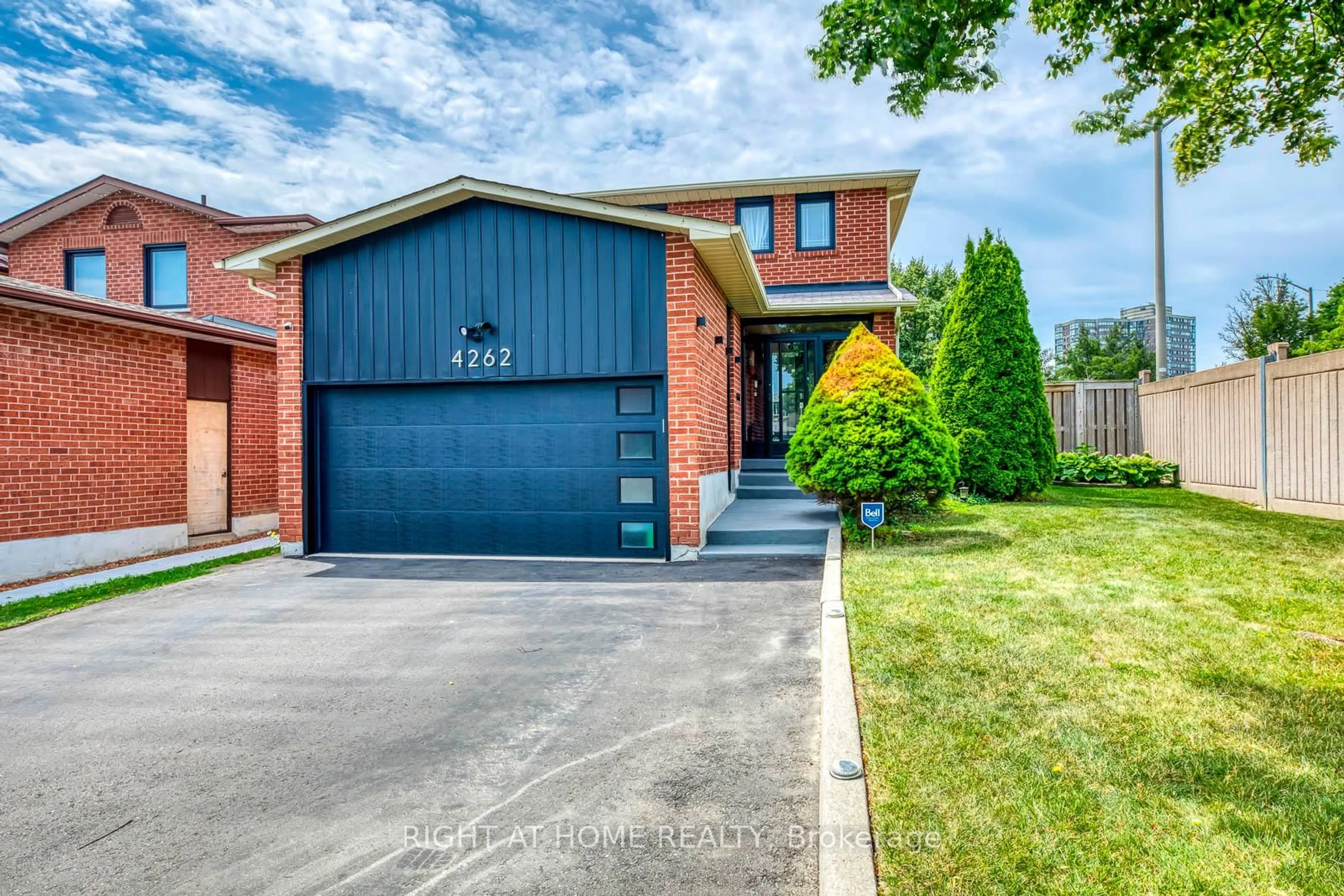 Home with brick exterior material, street for 4262 Angeloni Dr, Mississauga Ontario L4Z 2S7