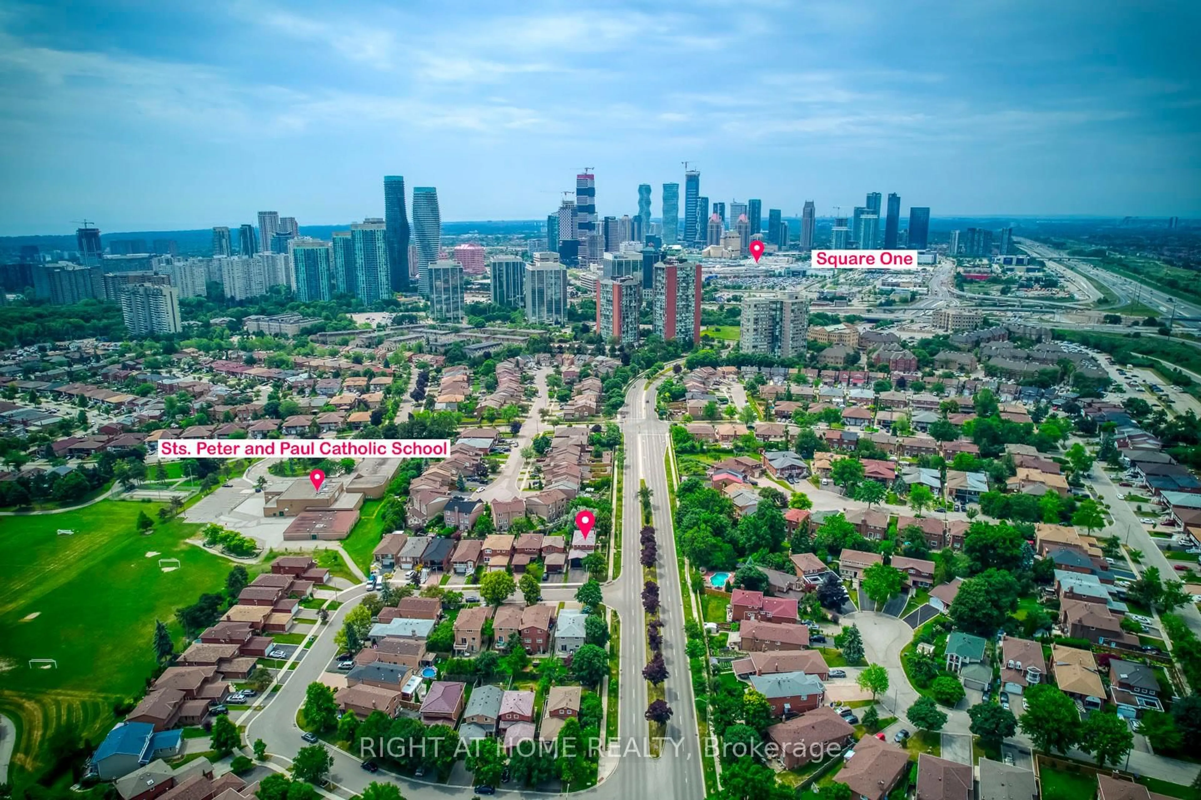A pic from outside/outdoor area/front of a property/back of a property/a pic from drone, city buildings view from balcony for 4262 Angeloni Dr, Mississauga Ontario L4Z 2S7