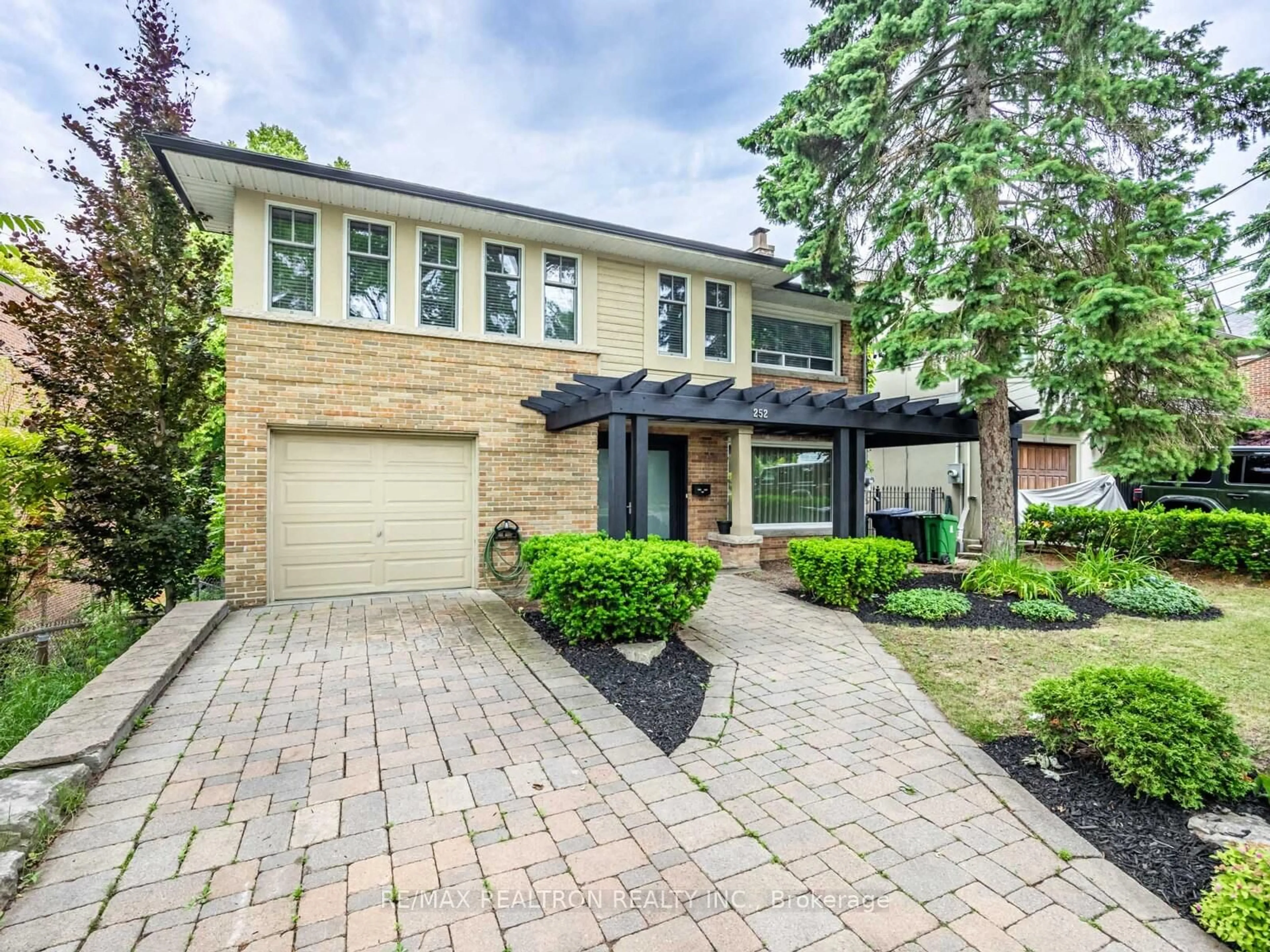 Home with brick exterior material, street for 252 Ellis Ave, Toronto Ontario M6S 2X2