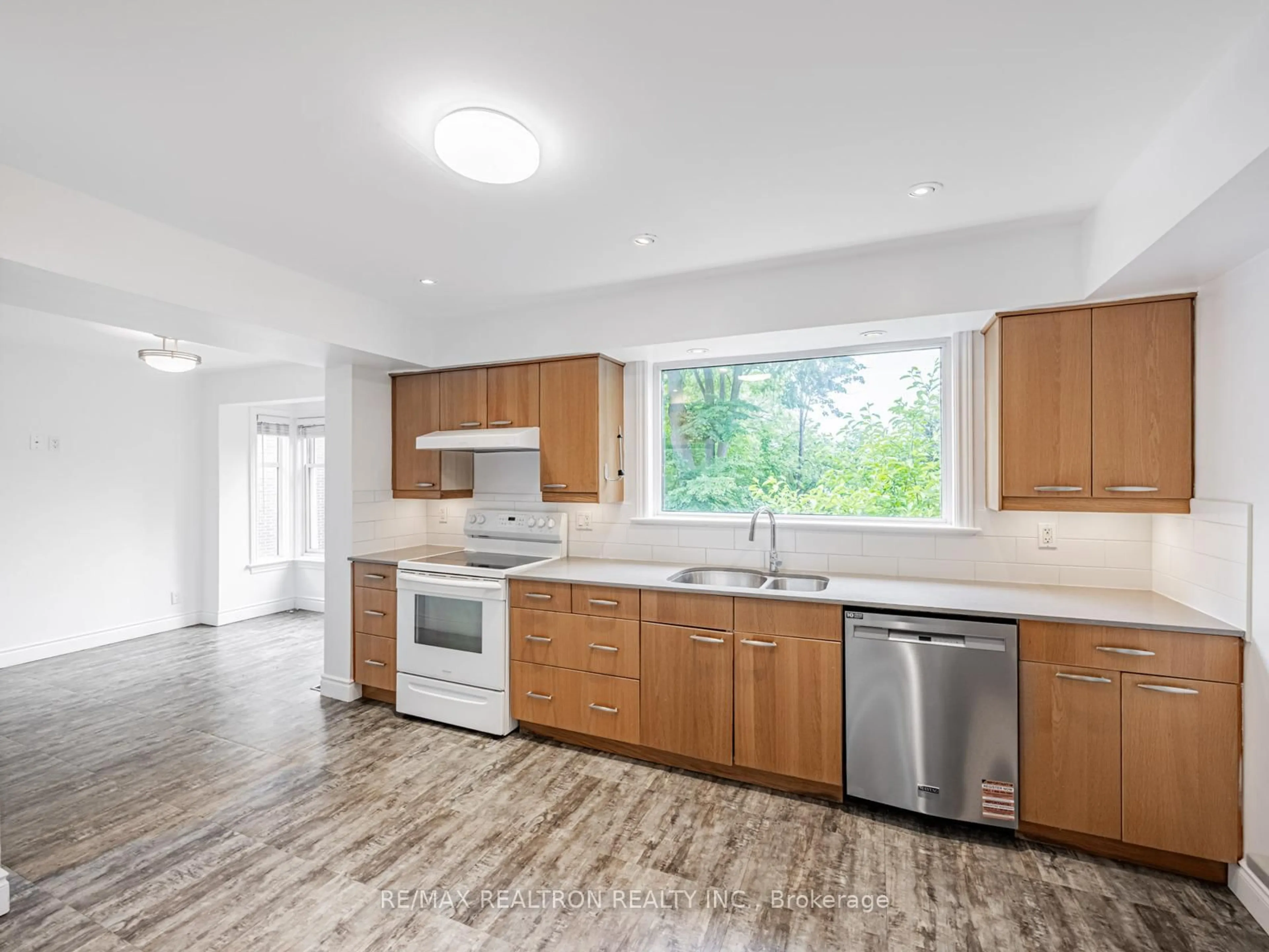 Open concept kitchen, unknown for 252 Ellis Ave, Toronto Ontario M6S 2X2