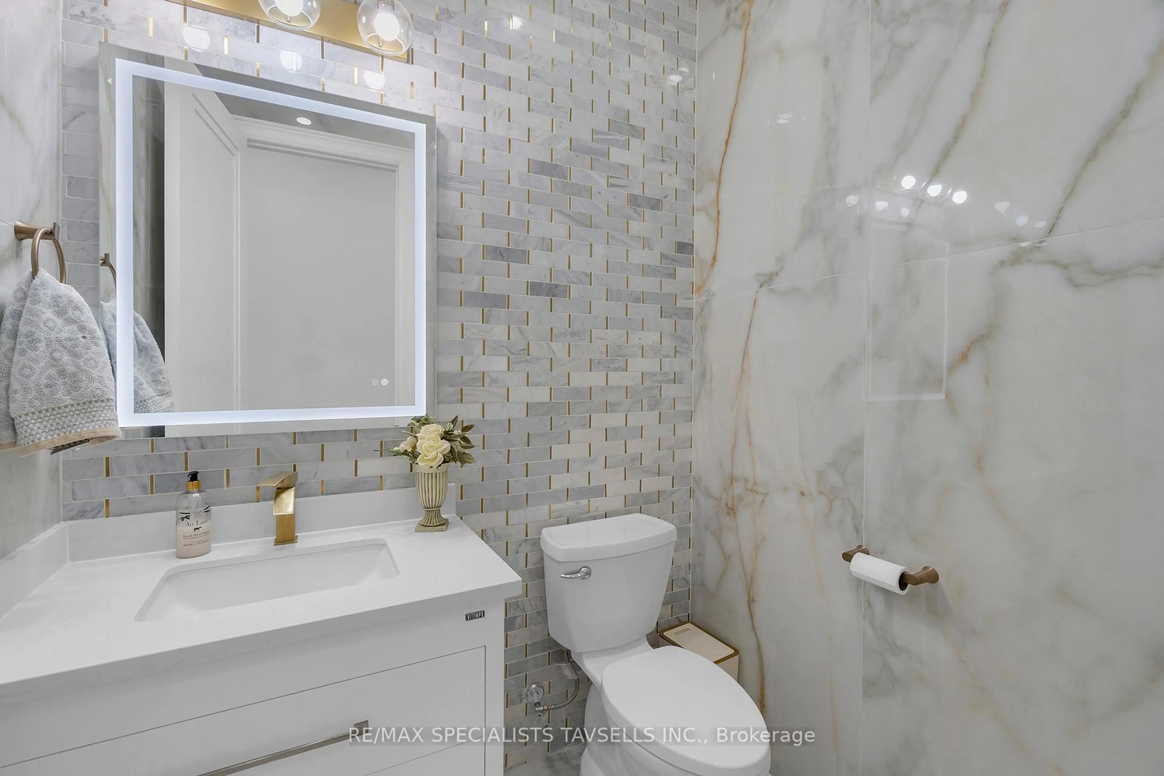 Standard bathroom, ceramic/tile floor for 2882 CHARLESTON Sdrd, Caledon Ontario L7K 0V9