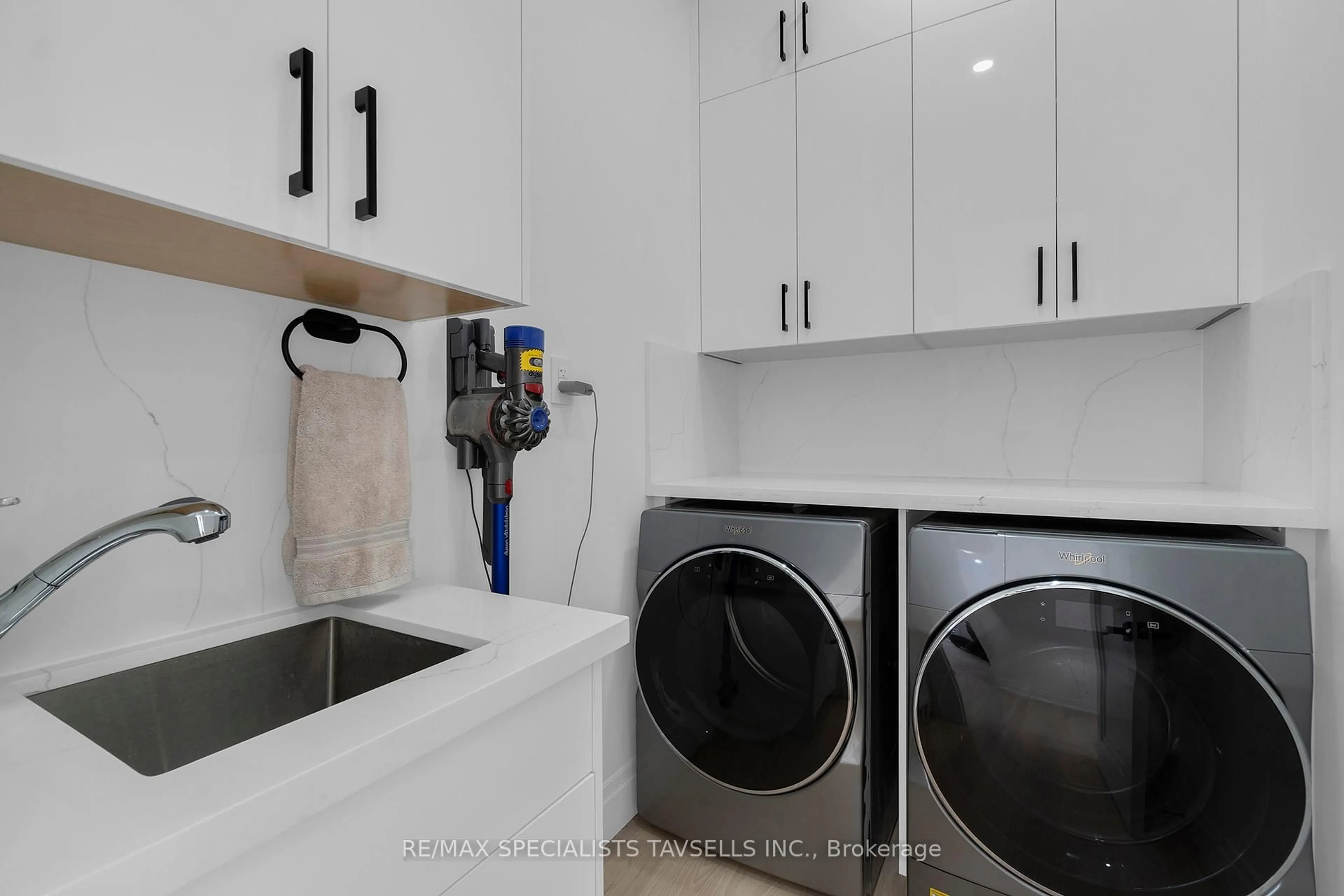 Laundry room for 2882 CHARLESTON Sdrd, Caledon Ontario L7K 0V9