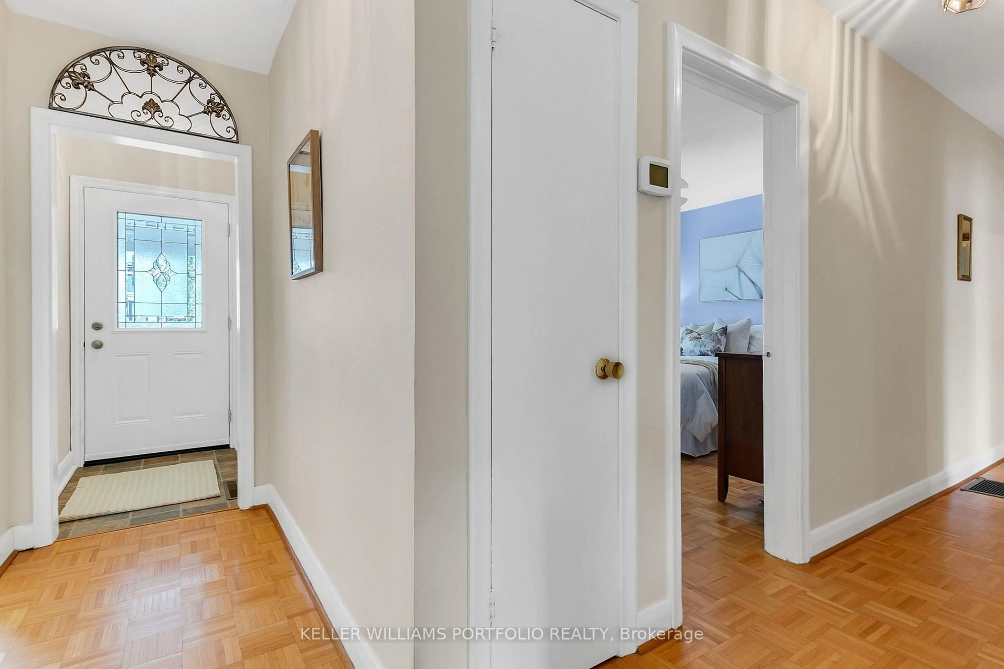 Indoor entryway for 14 Lynnford Dr, Toronto Ontario M9B 1H7