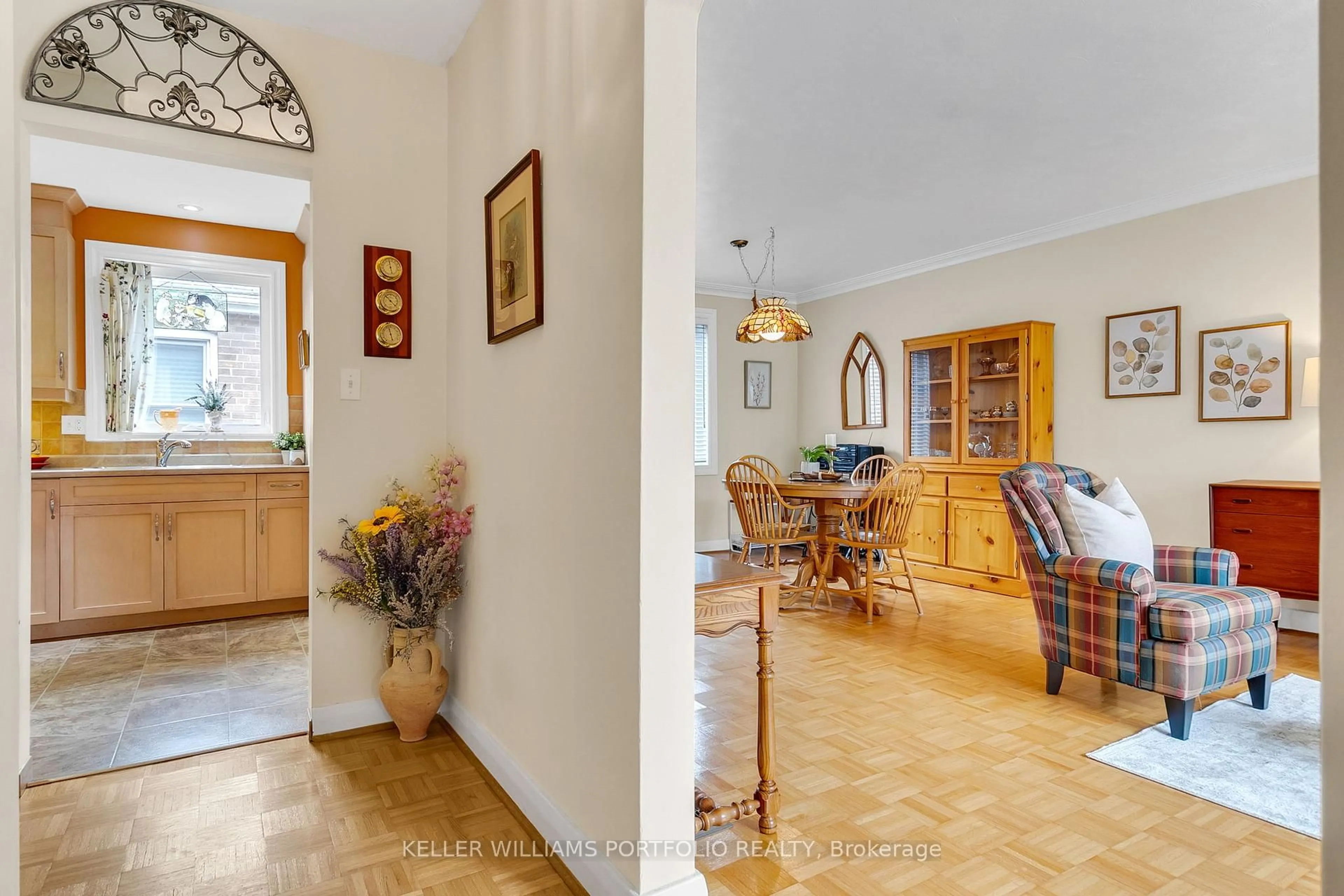Indoor foyer for 14 Lynnford Dr, Toronto Ontario M9B 1H7