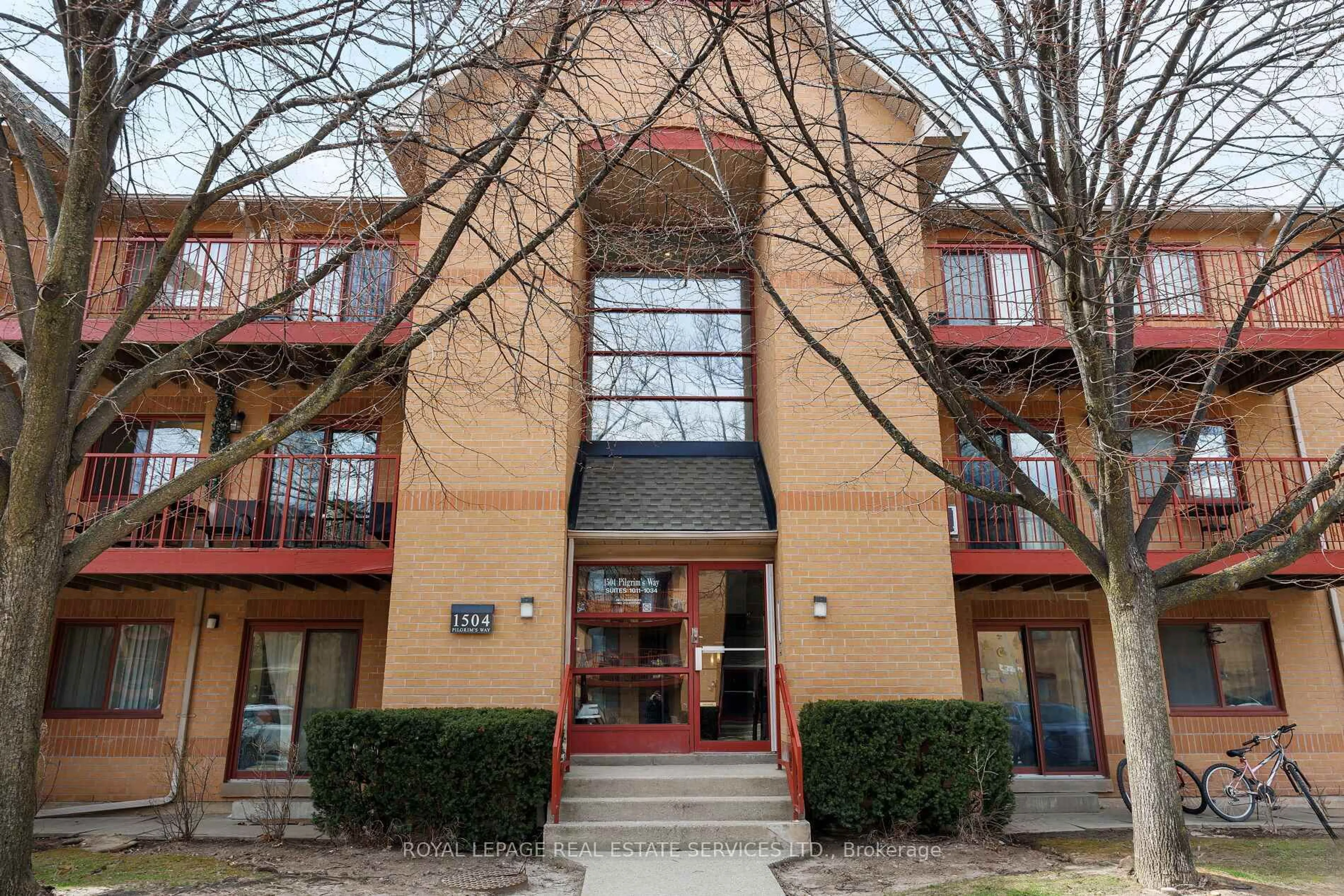 Indoor foyer for 1504 Pilgrims Way #1021, Oakville Ontario L6M 3H1
