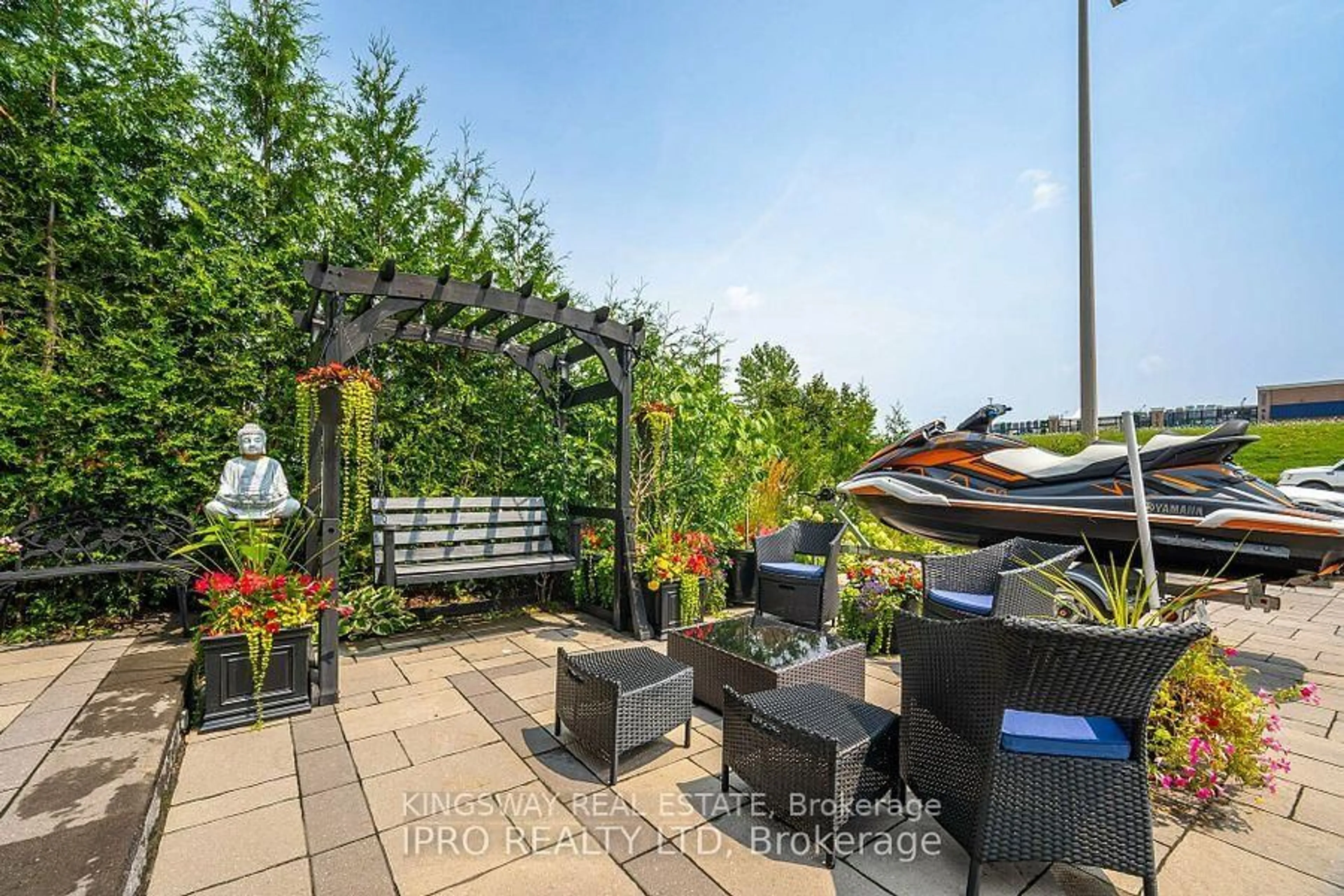 Patio, water/lake/river/ocean view for 923 Bristol Rd, Mississauga Ontario L5V 2N9