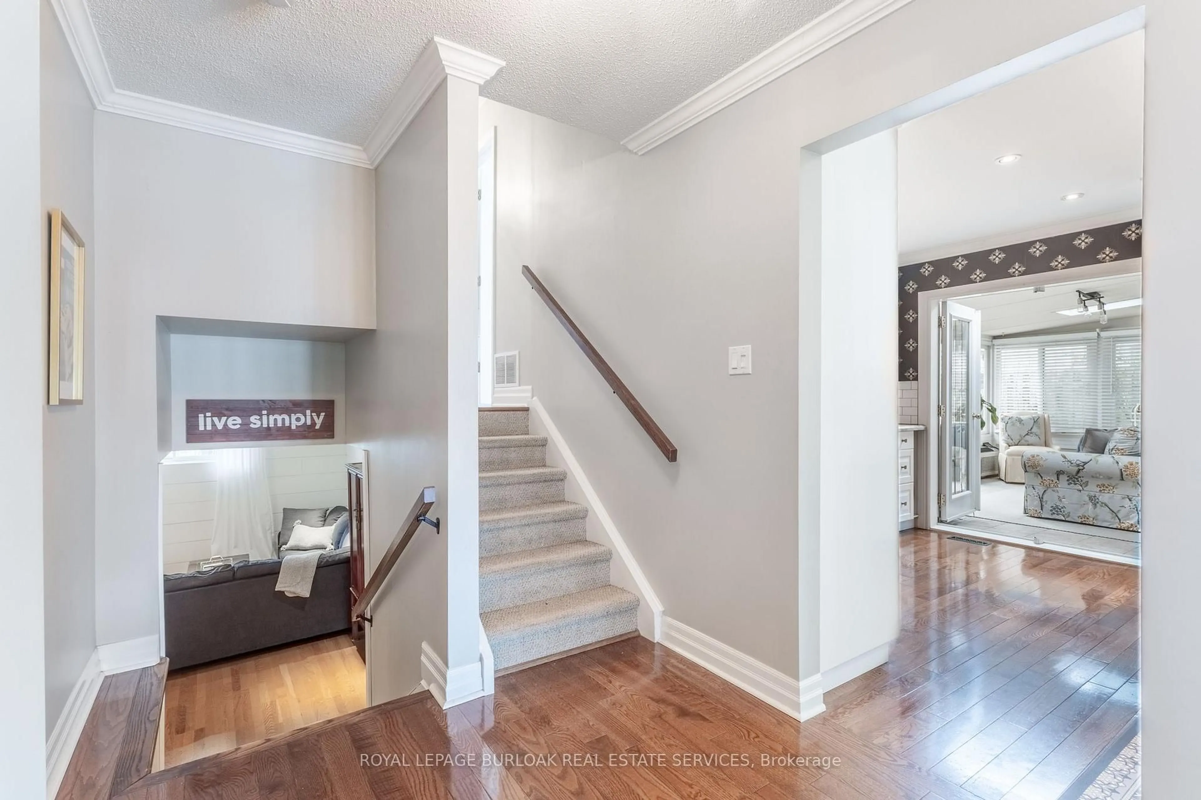 Indoor entryway for 2217 Lancaster Cres, Burlington Ontario L7P 3G4