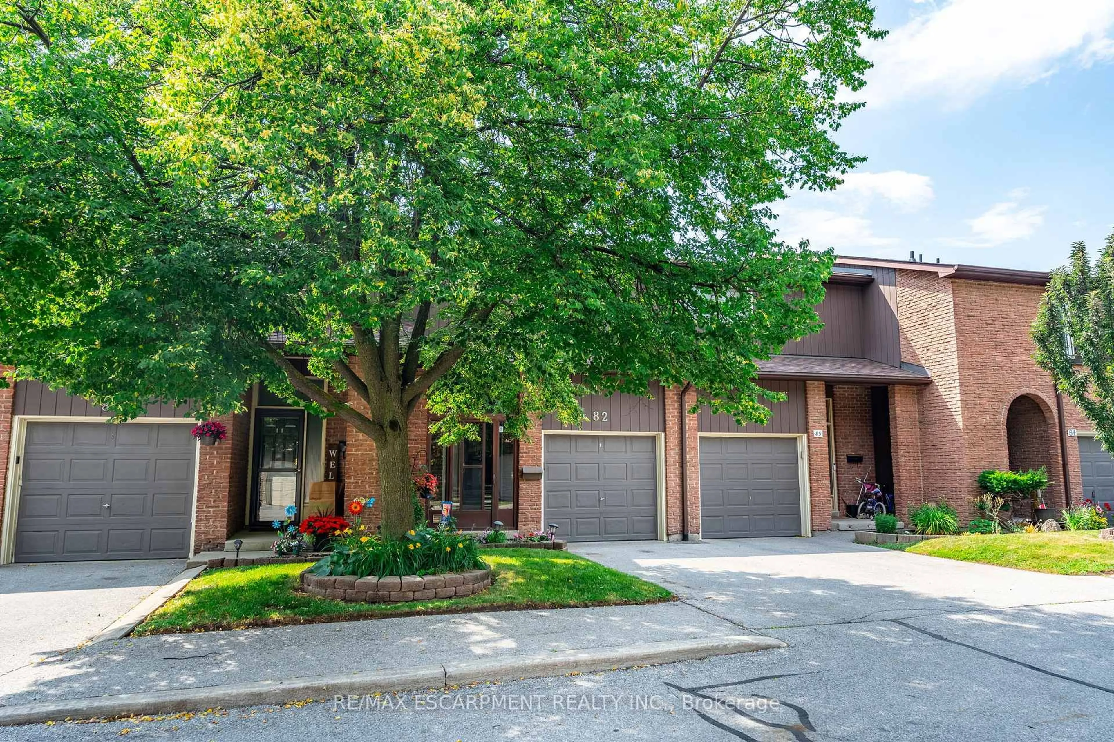 Home with brick exterior material, street for 2301 Cavendish Dr #82, Burlington Ontario L7P 3M3