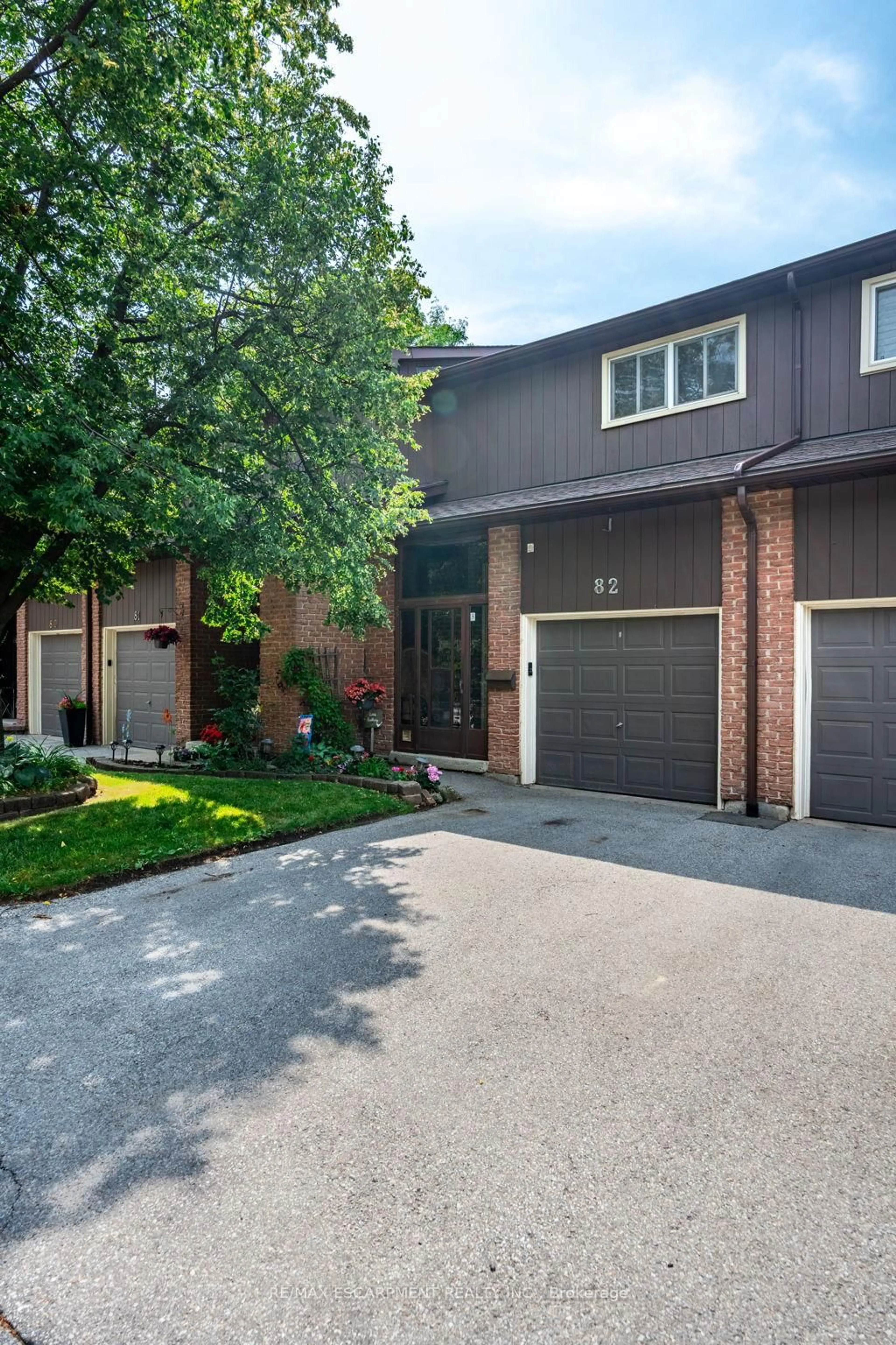 Home with brick exterior material, street for 2301 Cavendish Dr #82, Burlington Ontario L7P 3M3