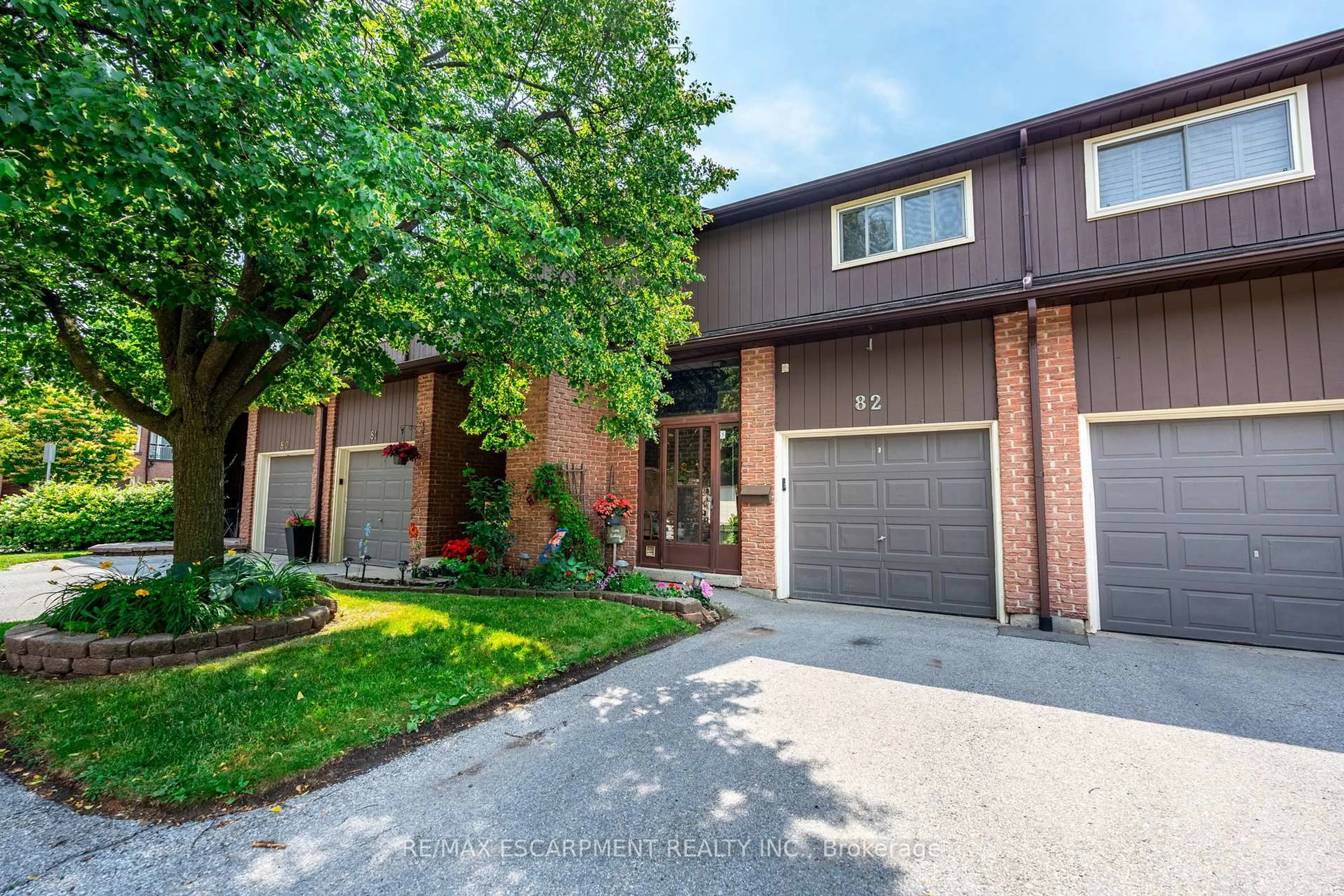Home with brick exterior material, street for 2301 Cavendish Dr #82, Burlington Ontario L7P 3M3
