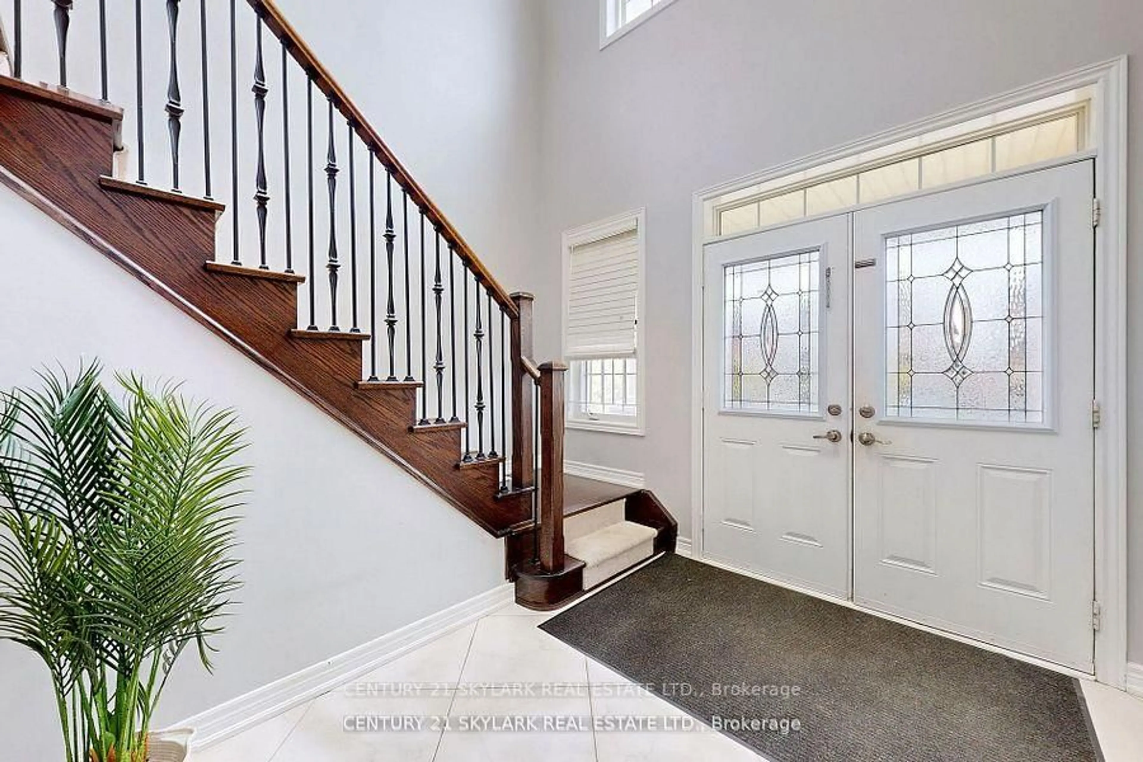 Indoor entryway for 25 Fieldstone Lane Ave, Caledon Ontario L7C 4A2