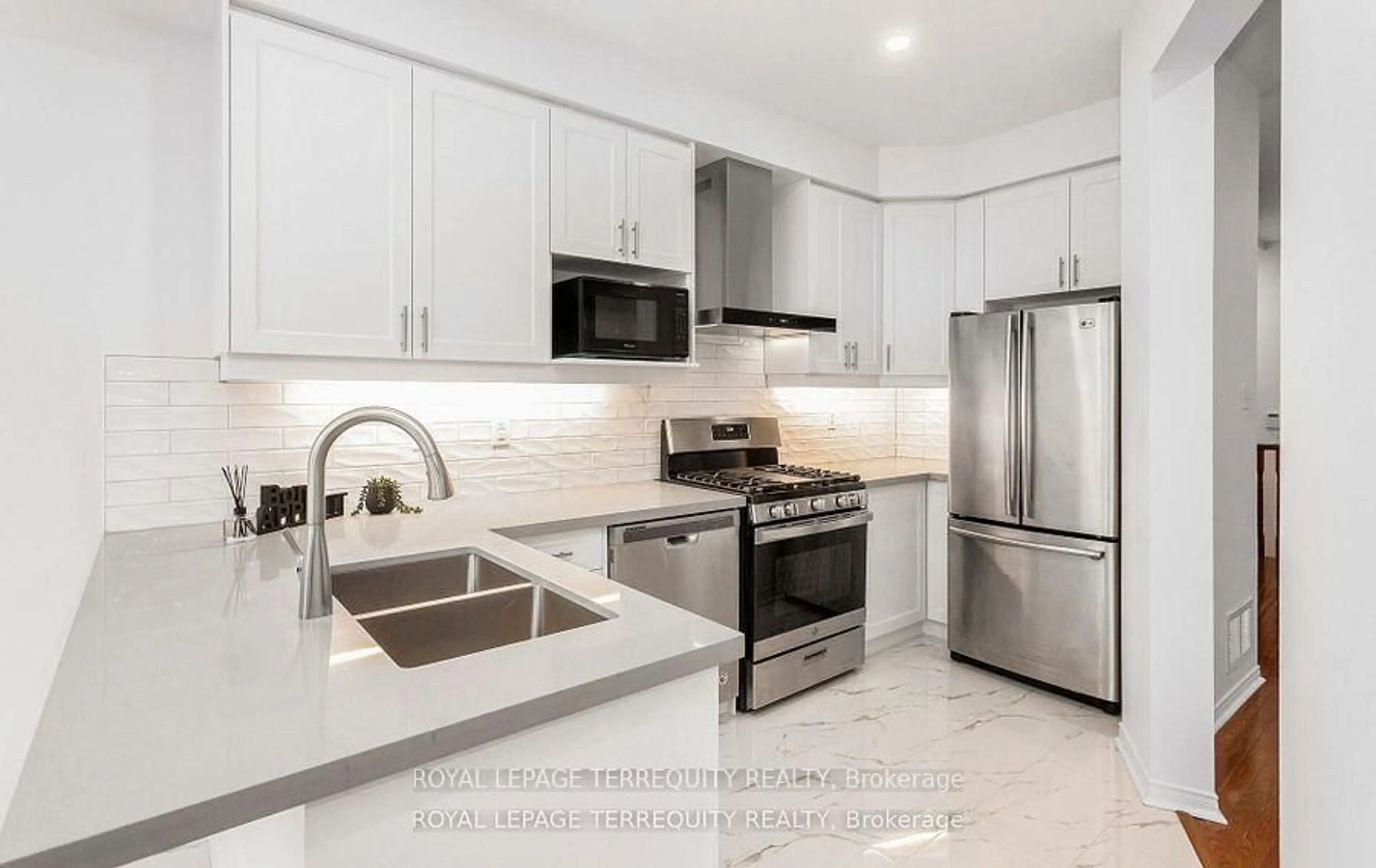 Unknown for 3298 Sunlight St, Mississauga Ontario L5M 0G8