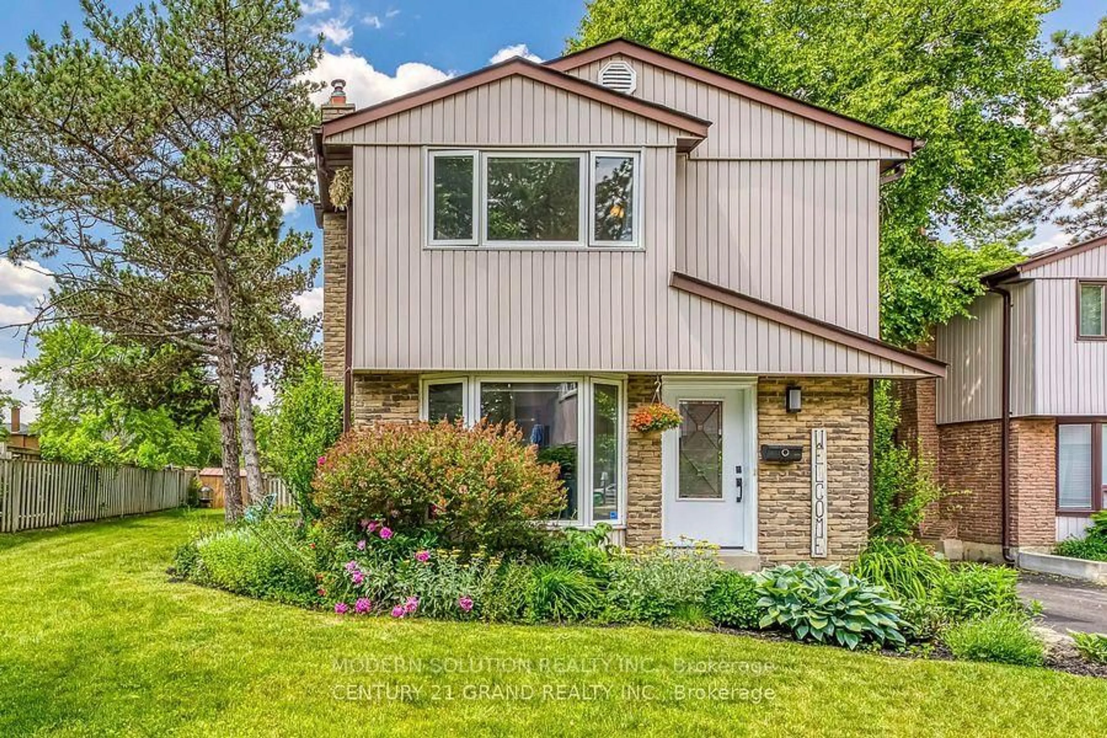Home with brick exterior material, street for 59 Kenninghall Blvd #33, Mississauga Ontario L5N 1J6