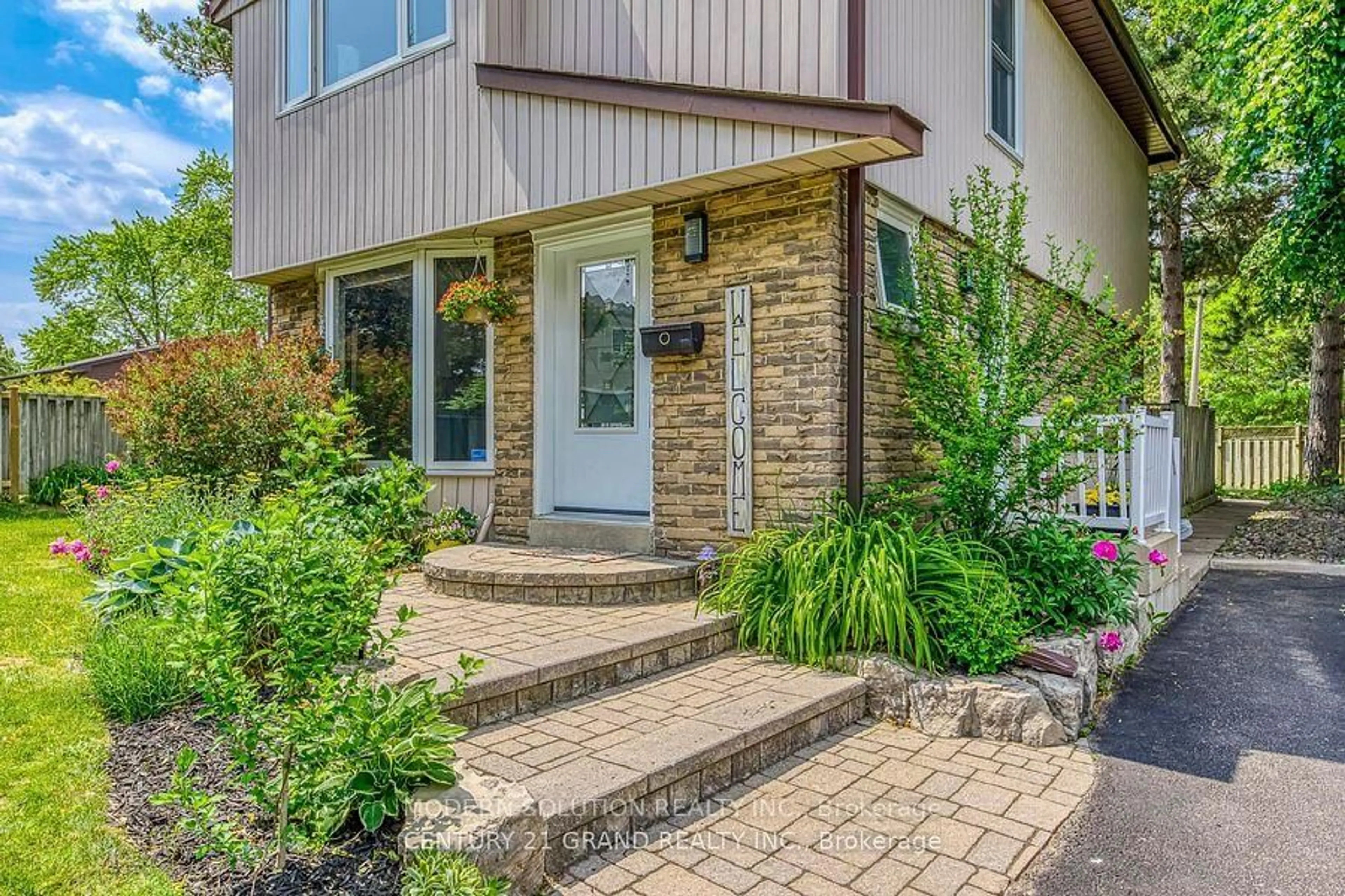 Home with brick exterior material, street for 59 Kenninghall Blvd #33, Mississauga Ontario L5N 1J6