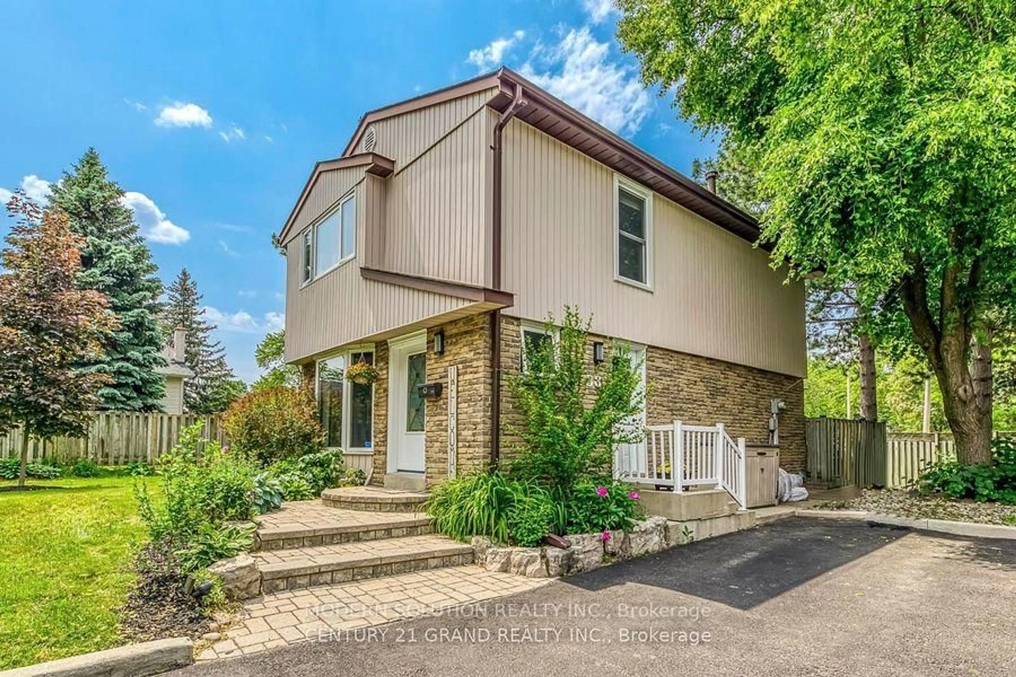 Home with brick exterior material, street for 59 Kenninghall Blvd #33, Mississauga Ontario L5N 1J6